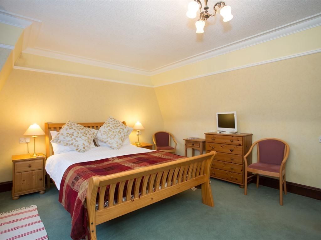 Arduthie House Double room-Luxury-Ensuite with Shower-Garden View-MOUNT KEEN 2