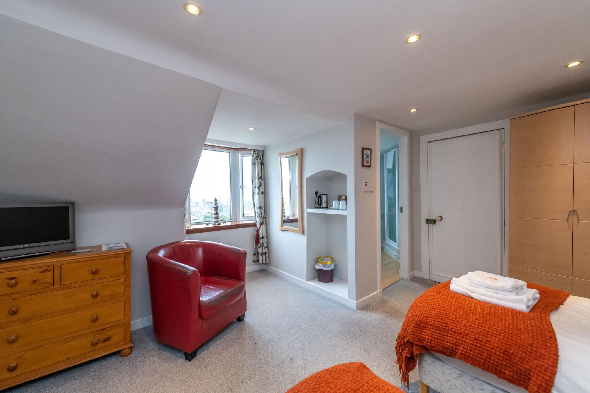 Twin room-Superior-Ensuite with Shower-Sea View-BENNACHIE