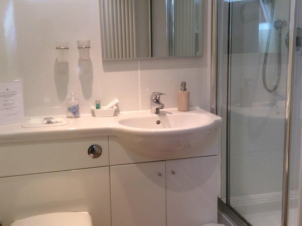 Arduthie House Double room-Luxury-Ensuite with Shower-Garden View-MOUNT KEEN 3