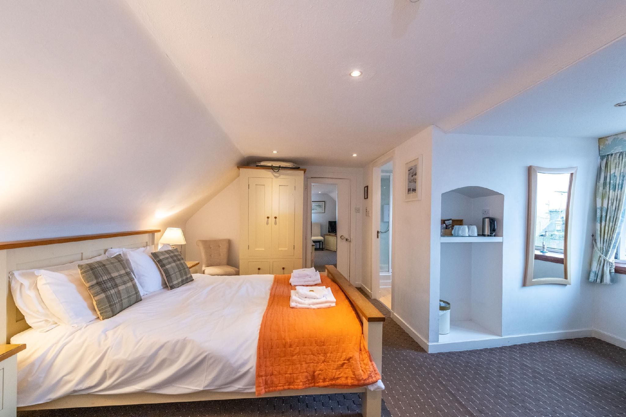 Arduthie House Family room-Superior-Ensuite with Shower-Sea View-CLACHNABEN 2