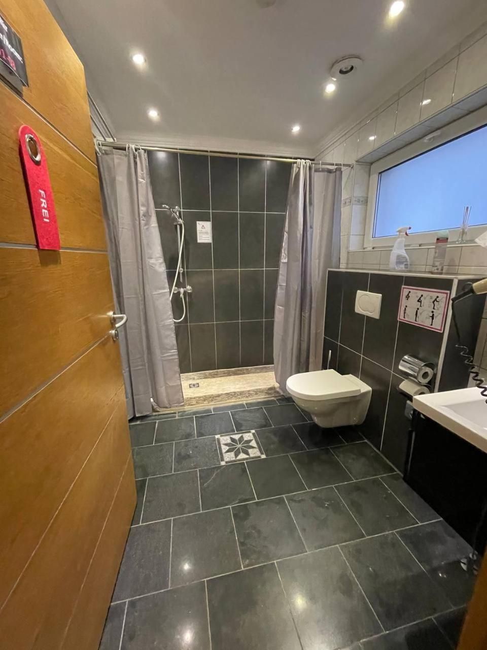 C&S Hotel Single Room with Shared Shower and Toilet 3