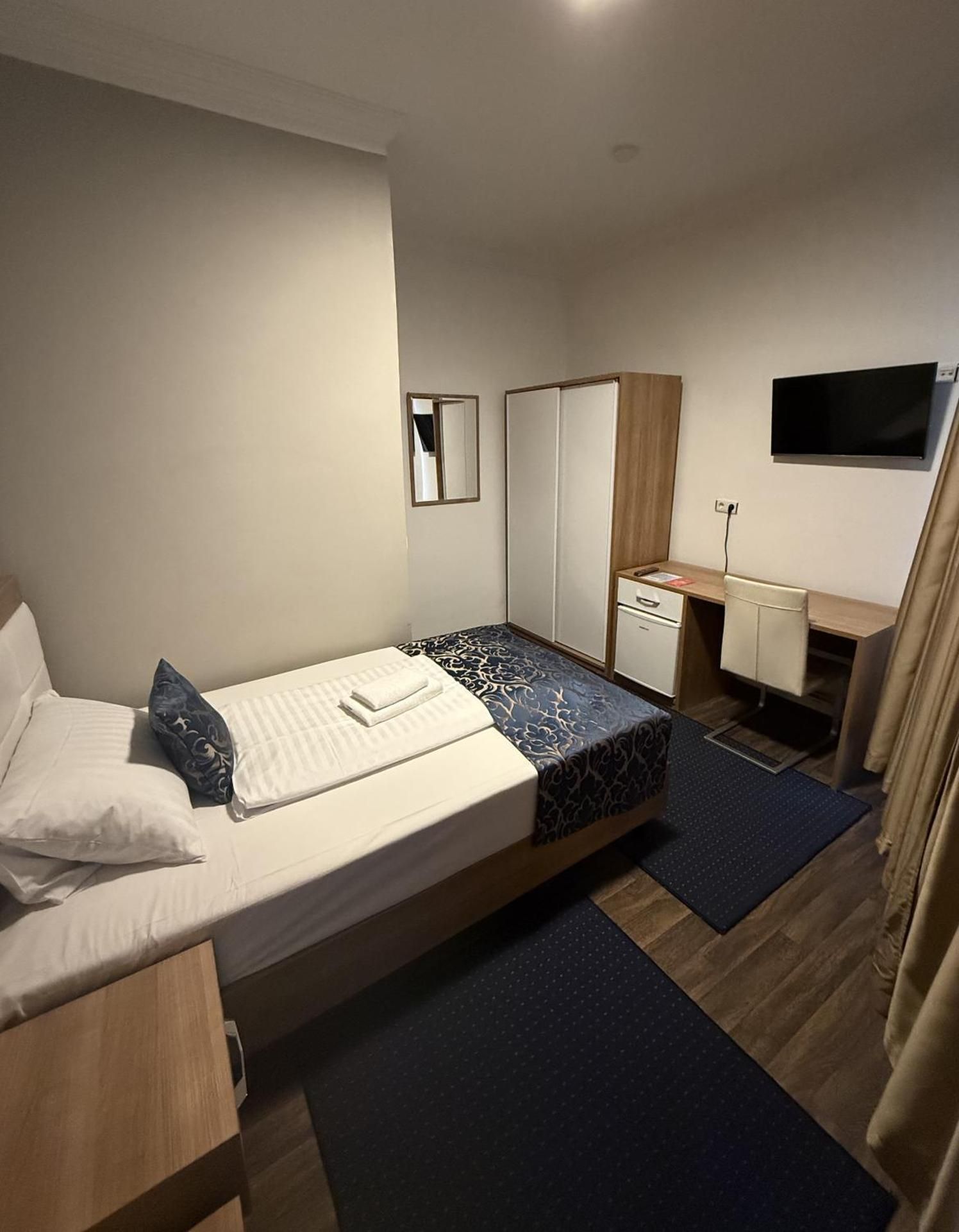 C&S Hotel Single Room with Shared Shower and Toilet 2