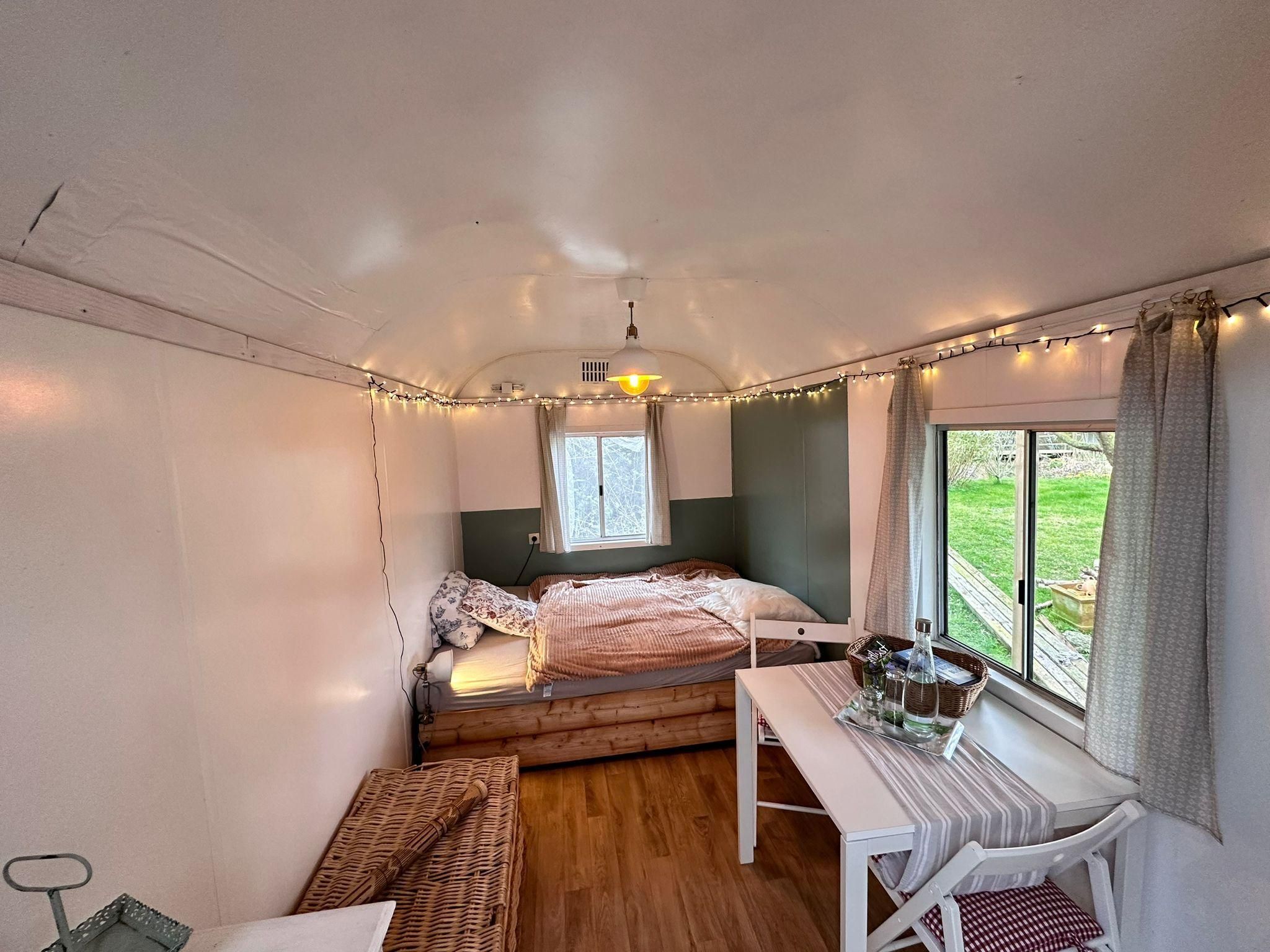 Camping-car-Einfach-Gemeinsames Badezimmer-Gartenblick-Bauwagen Brigitte