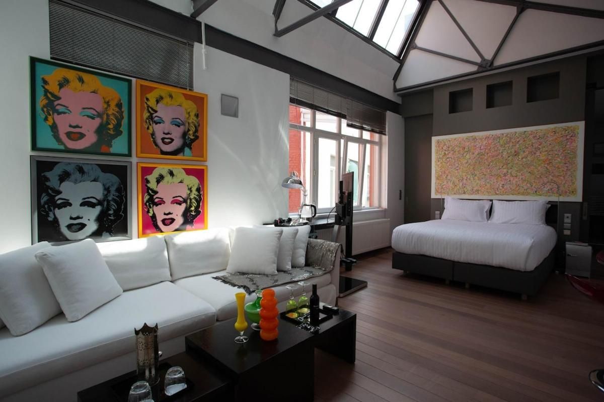 Five-Bedroom Deluxe Apartment
