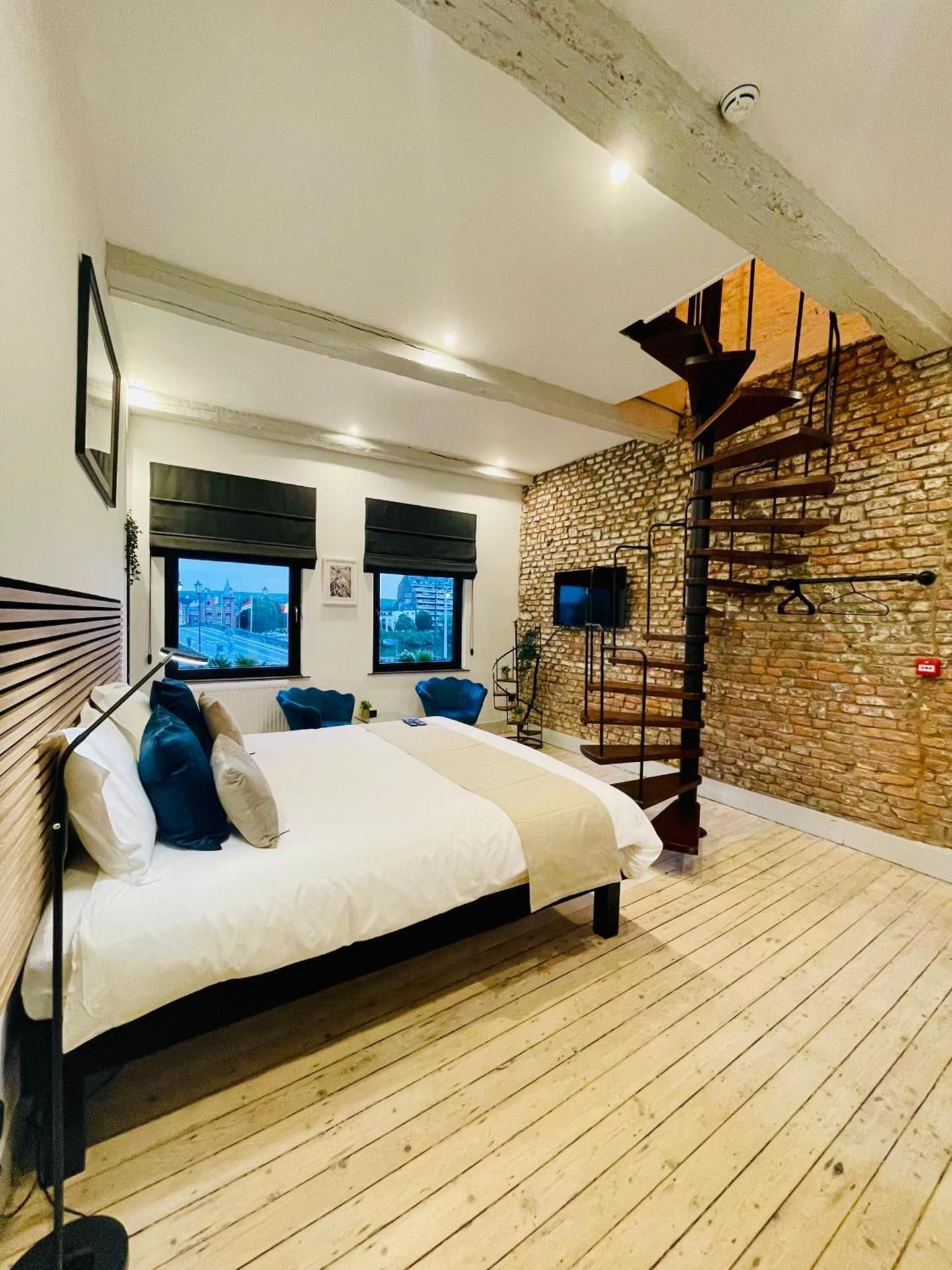 Duplex Quadruple Room