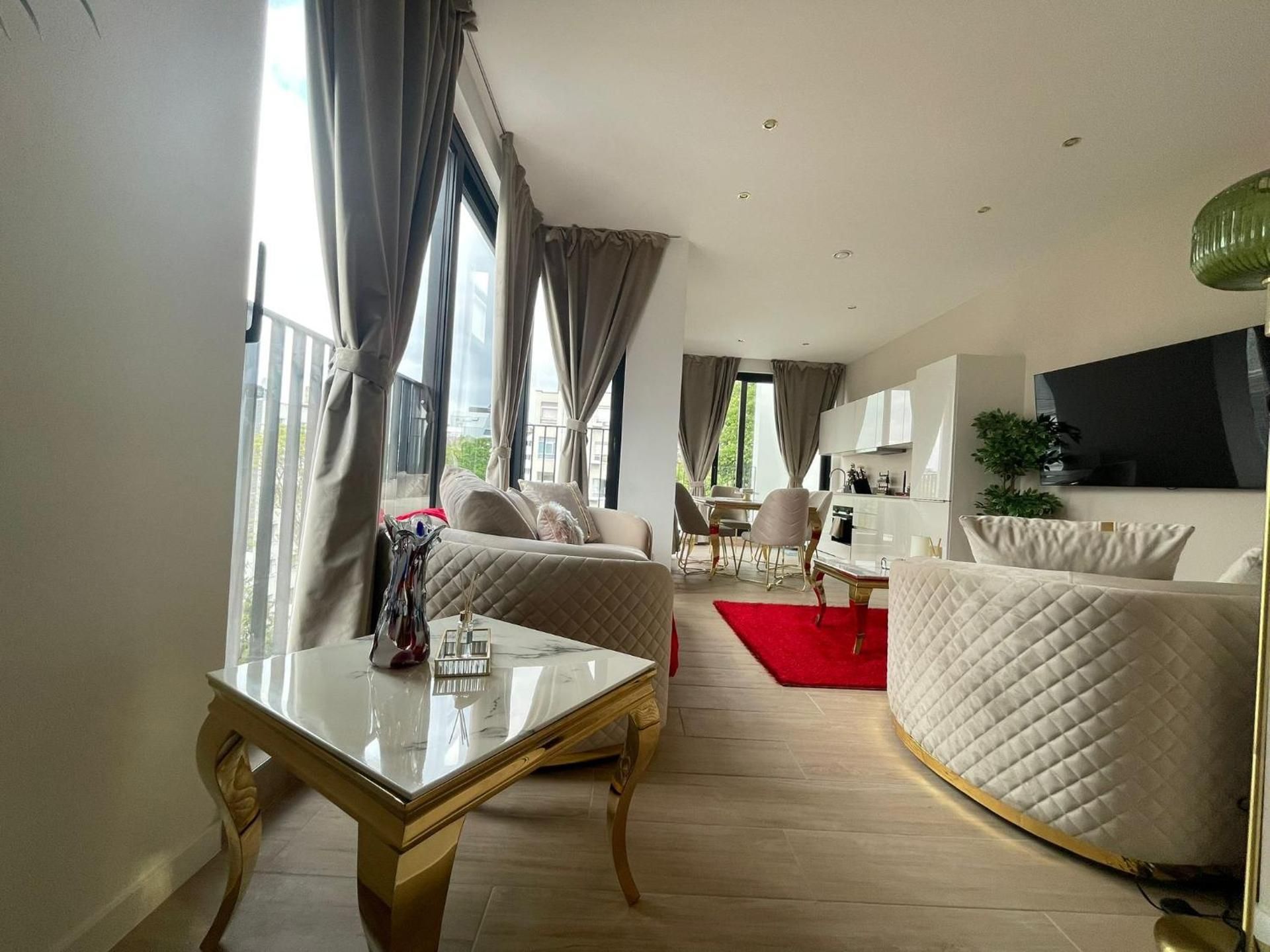 shared lounge/tv area