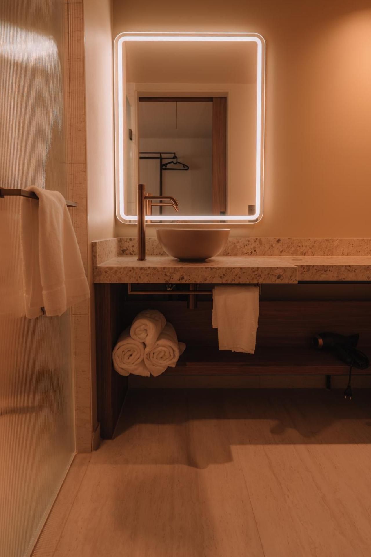 SKIPR Hotel Double Room 3