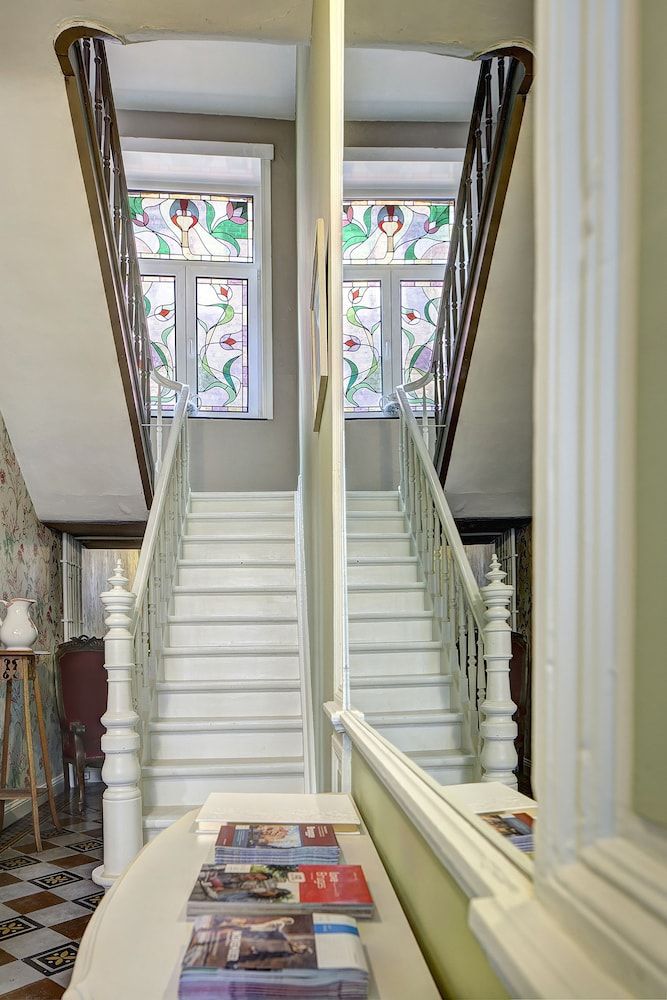 Check-in/check-out kiosk