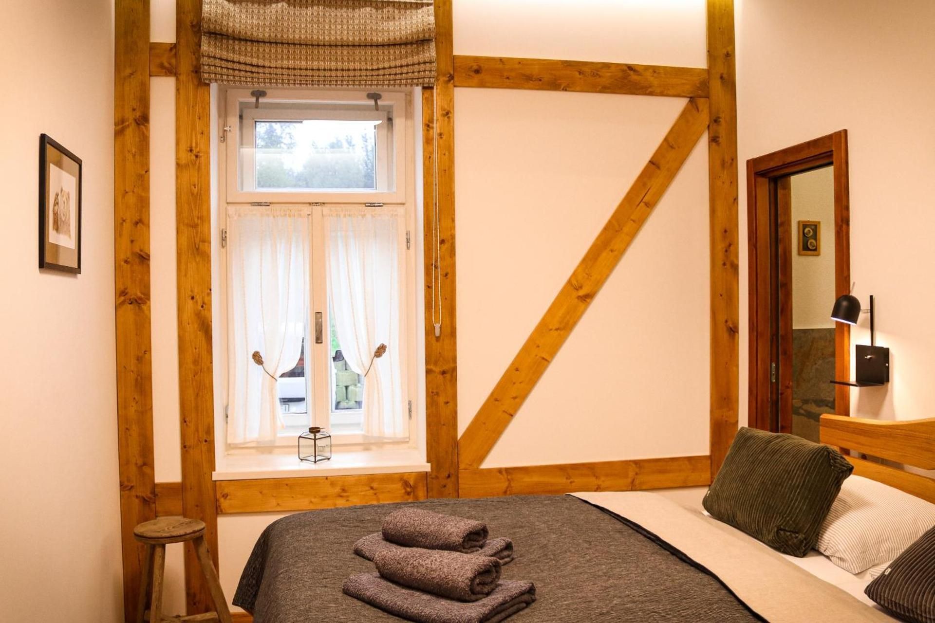 One-Bedroom Apartment with View