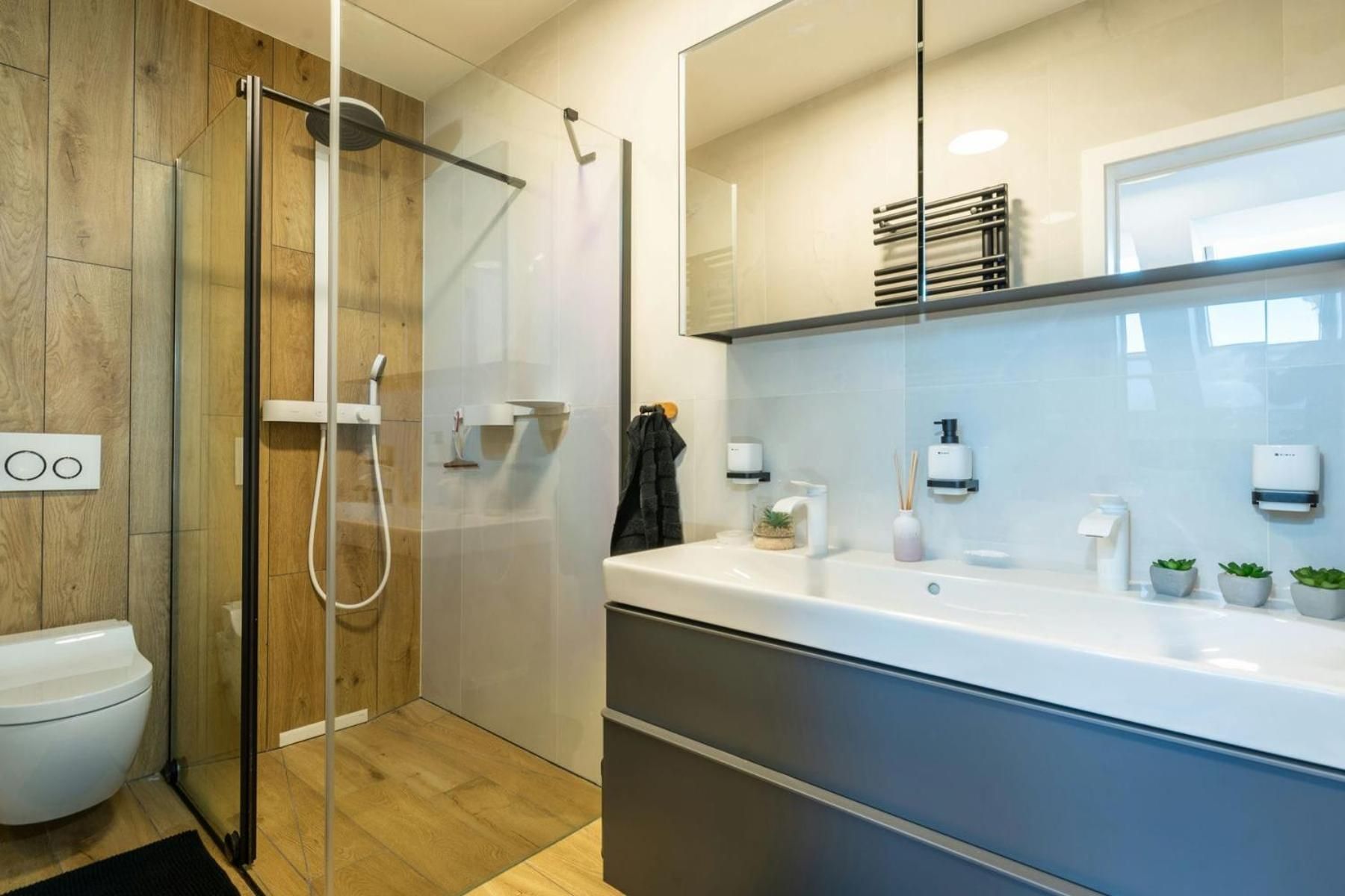 Three-Bedroom Apartment with Balcony
