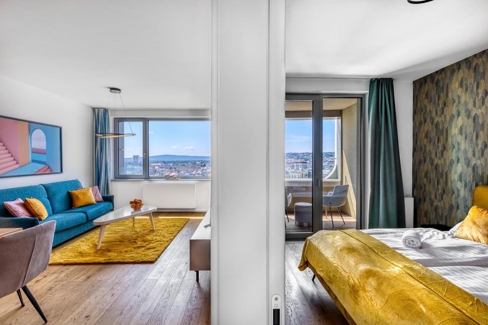 DELUXE APARTMENT