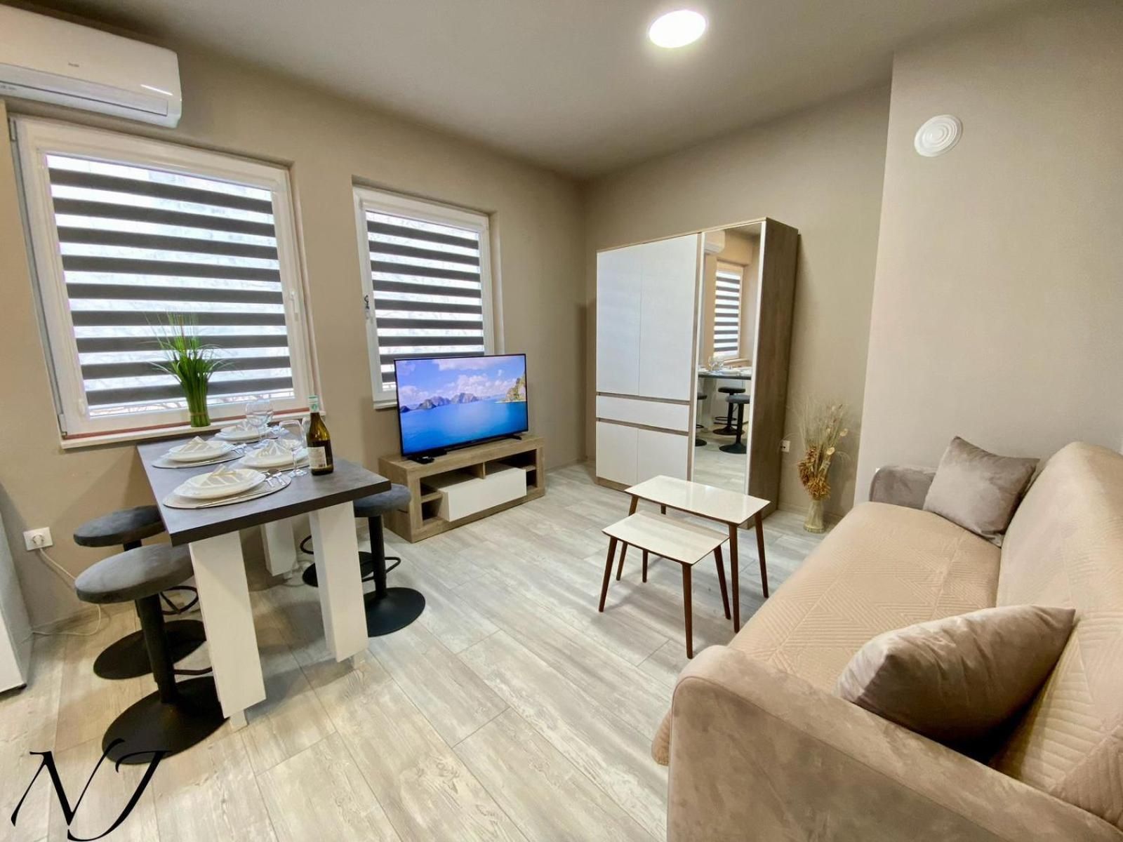 Deluxe Double Room (2 Adults + 1 Child)