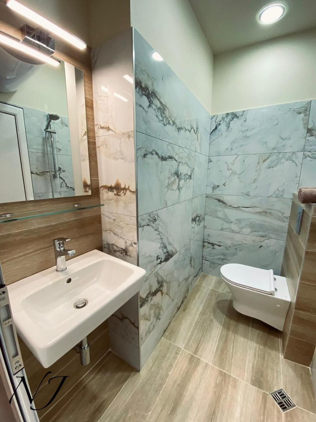 Deluxe Double Room (2 Adults + 1 Child)