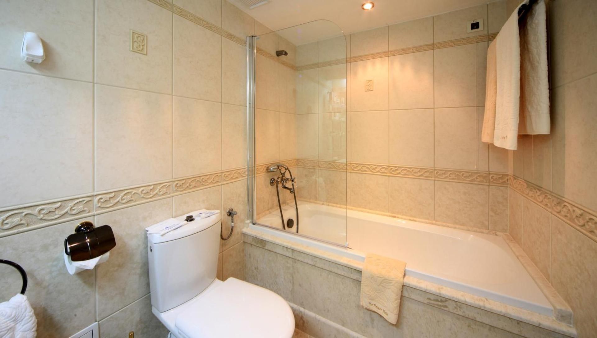 Deluxe Junior Suite with Balcony and Sea View