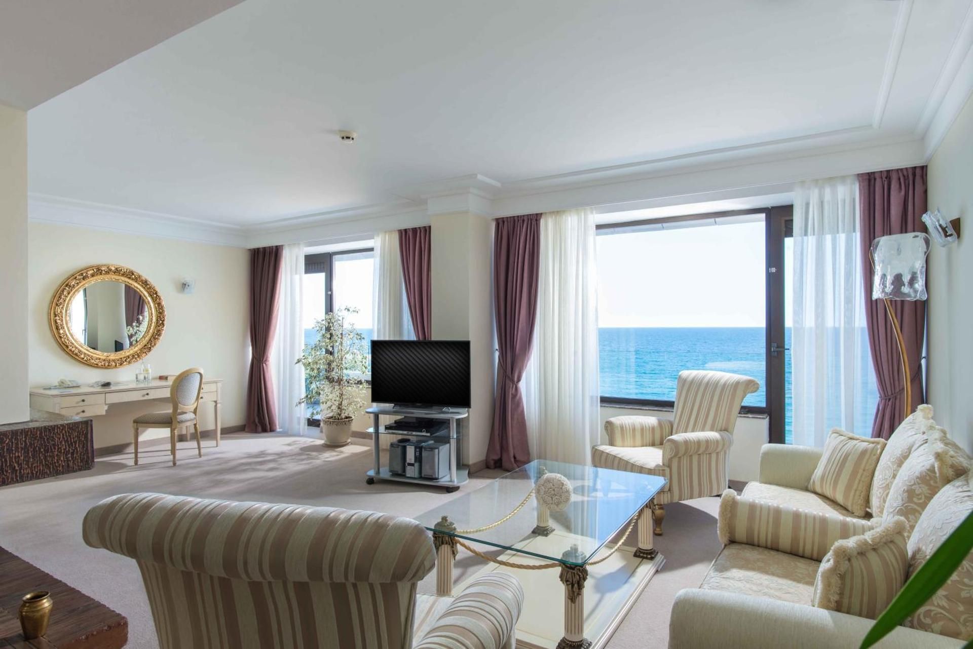 Superior Suite with Balcony and Sea View