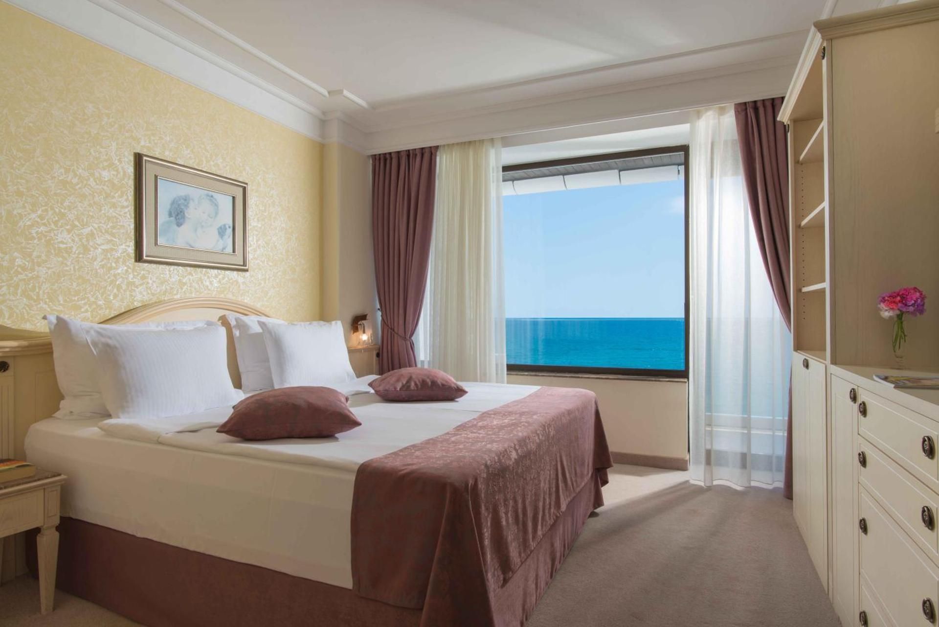 Superior Suite with Balcony and Sea View