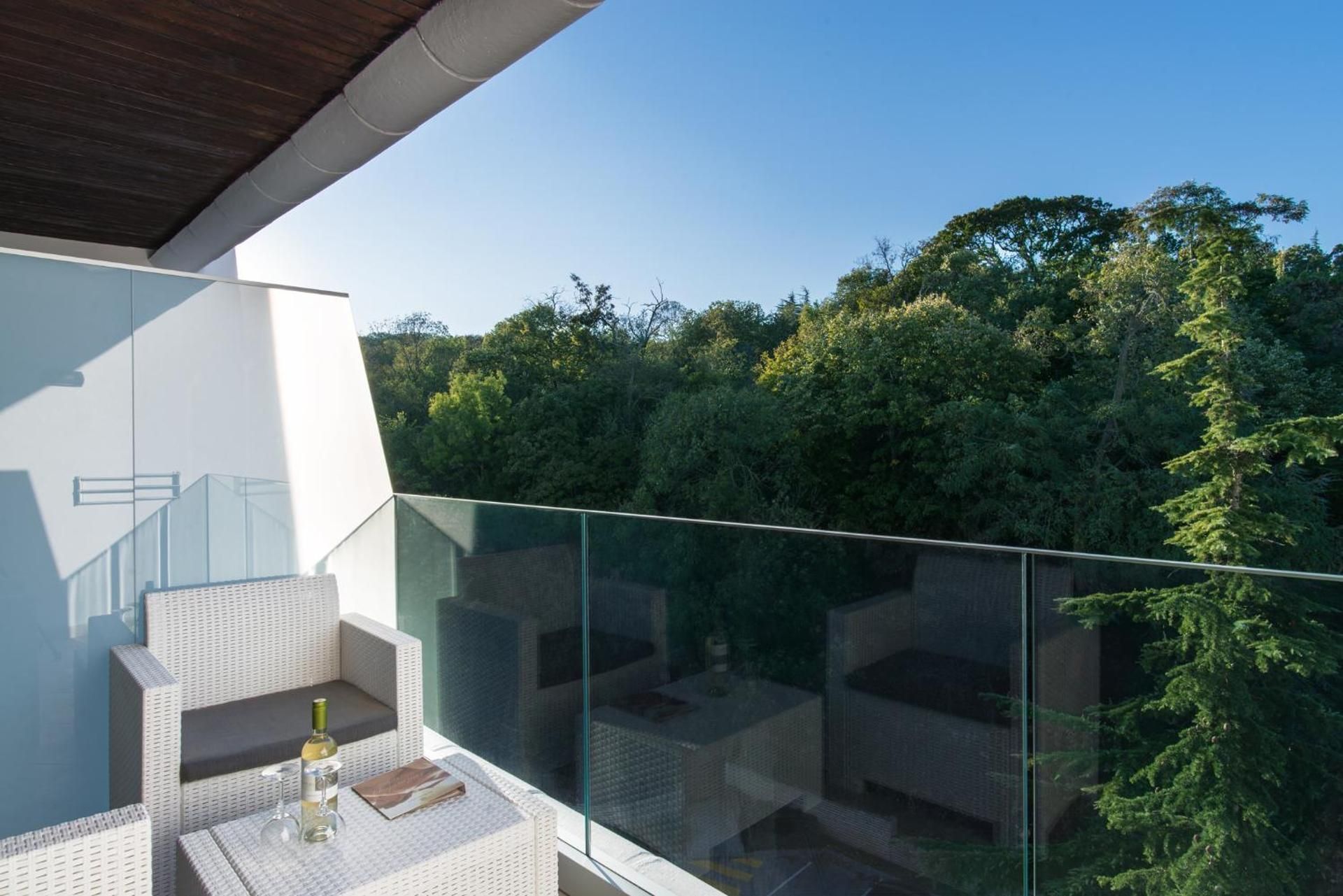 Standard Twin Room with Garden View and Balcony