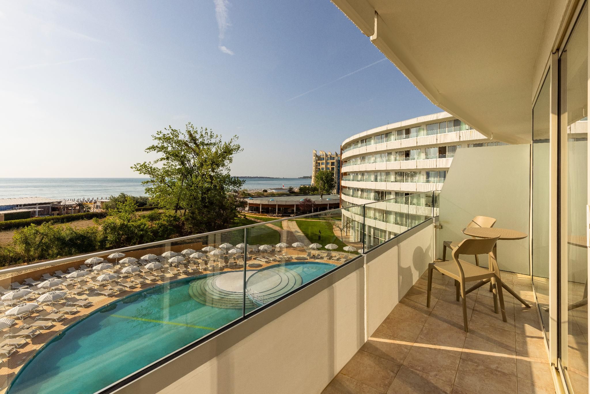 Deluxe Room with Balcony and Sea View