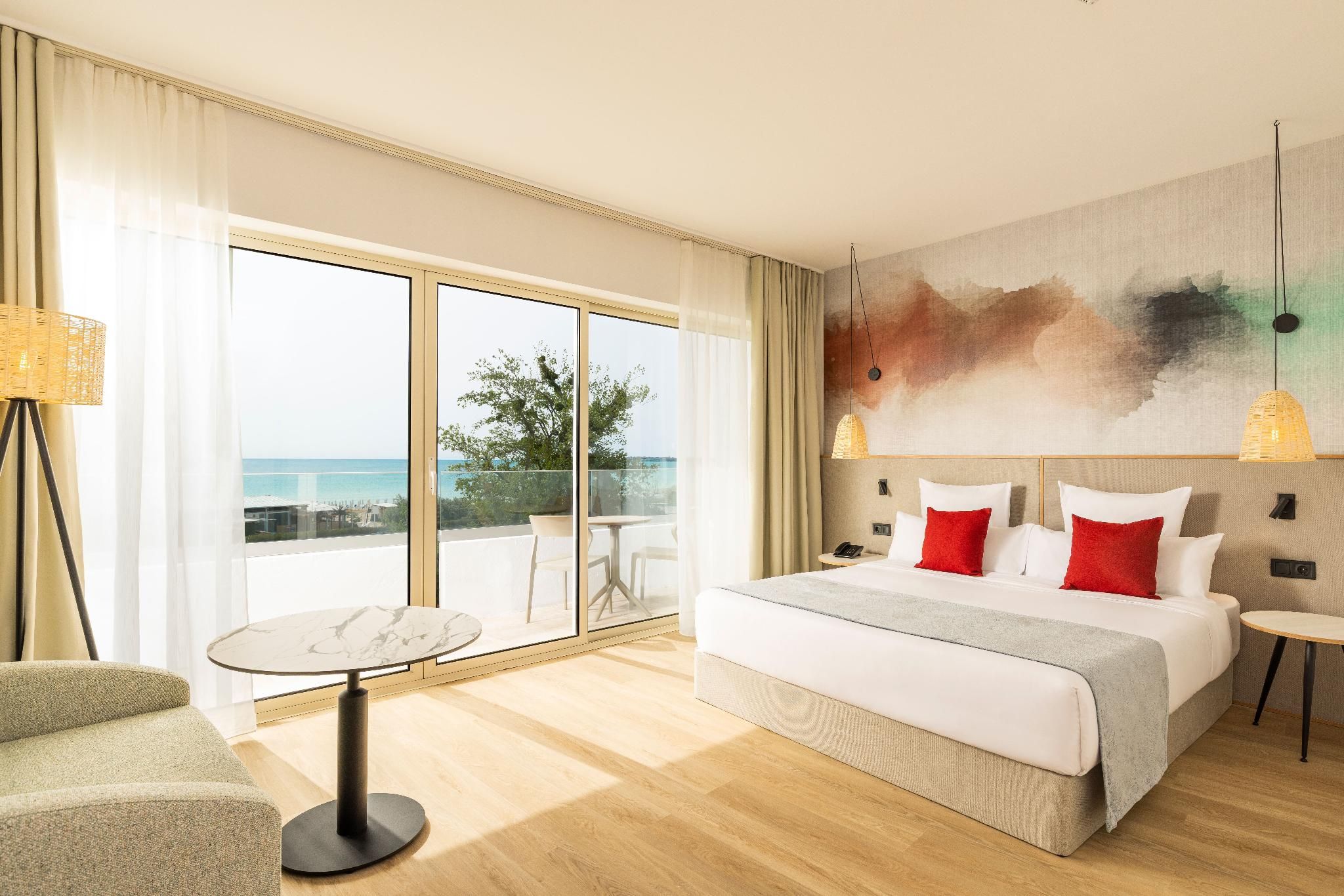 Deluxe Room with Balcony and Sea View