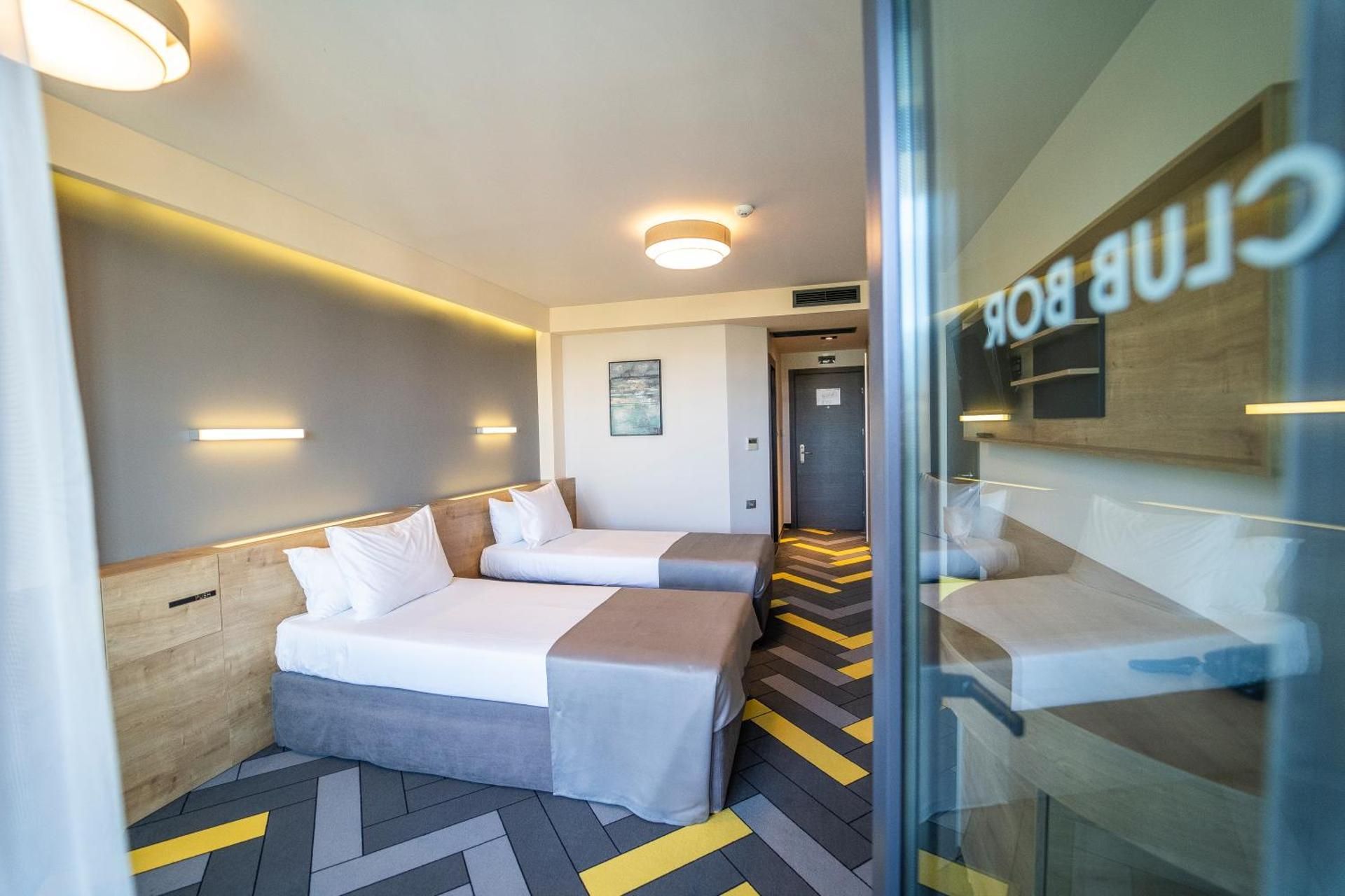 Promo Twin Room (2 Adults + 1 Child) - Free Mini-bar & Parking