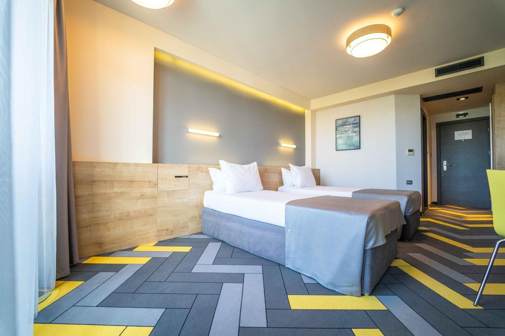 Promo Twin Room (2 Adults + 1 Child) - Free Mini-bar & Parking
