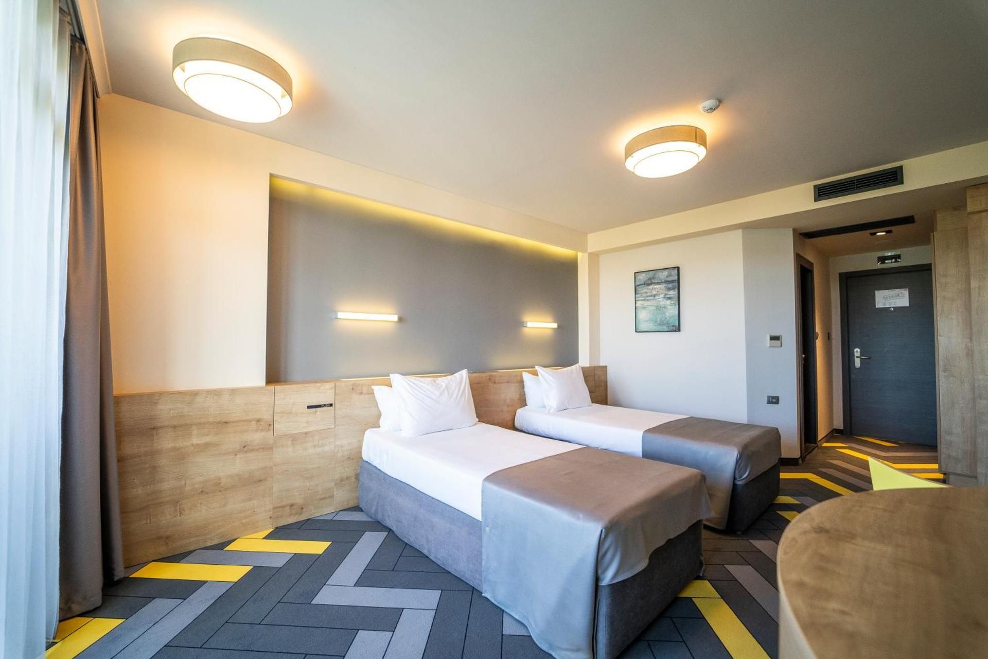 Twin Room with Balcony (2 Adults + 1 Child) - Free Mini-bar & Parking