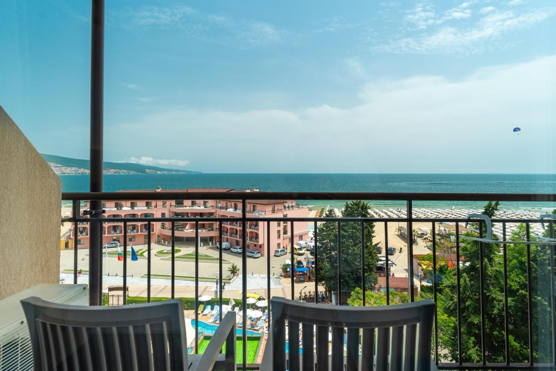 Twin or Double Standard Room (2 adults) – Free Beach Access.