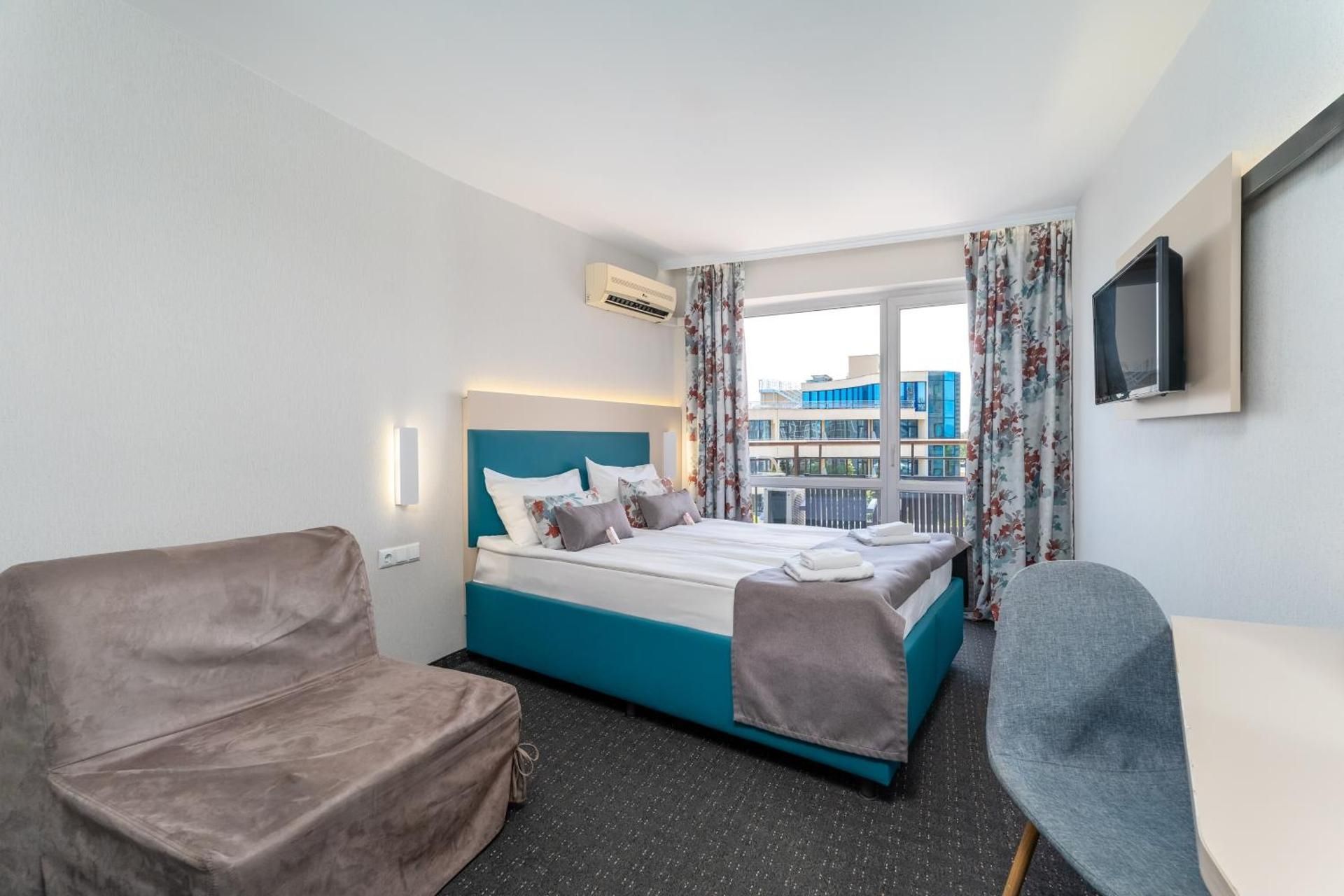Single Room with Balcony - Free Beach Access