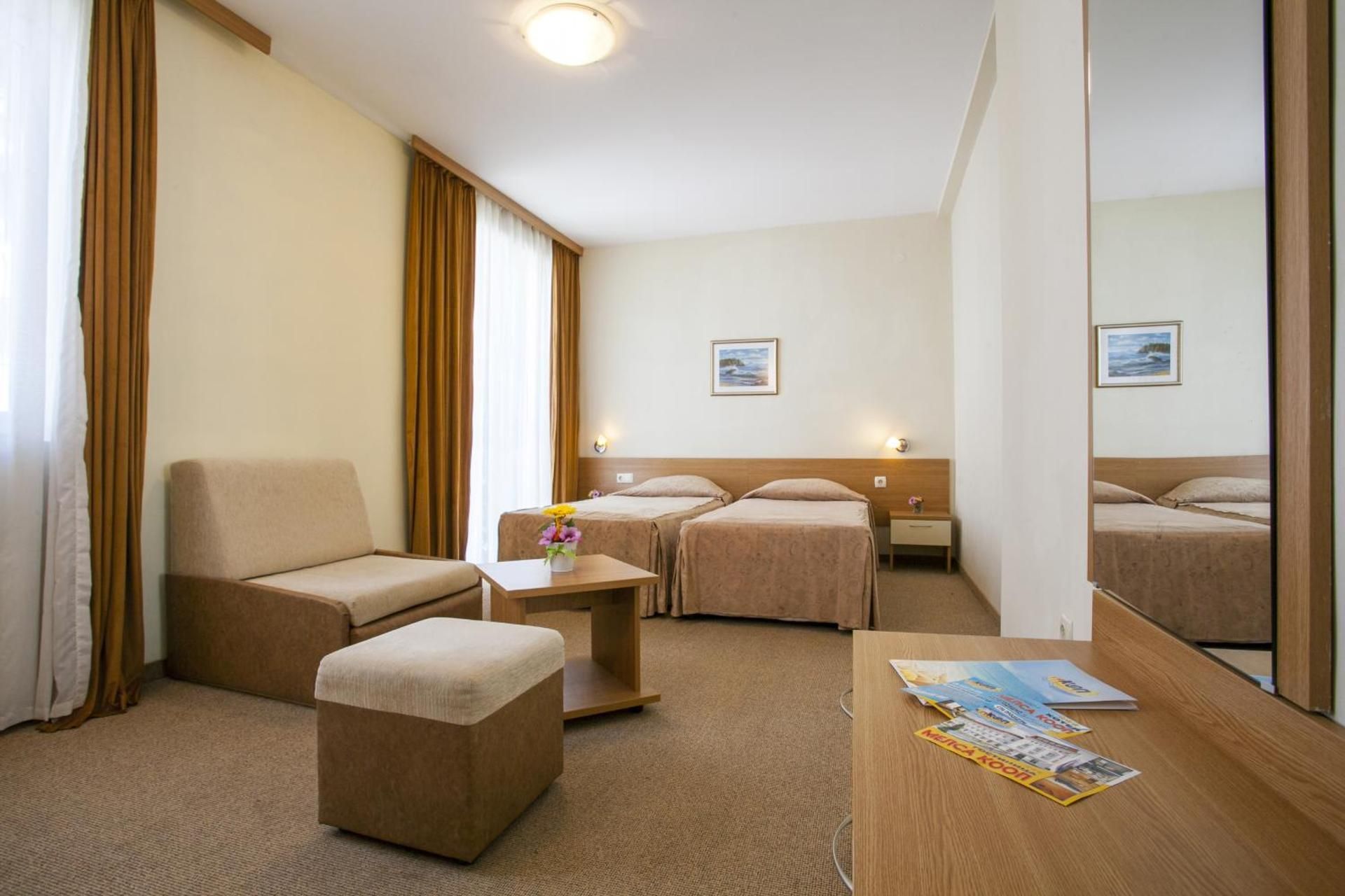 One-Bedroom Suite (2 Adults + 2 Children)