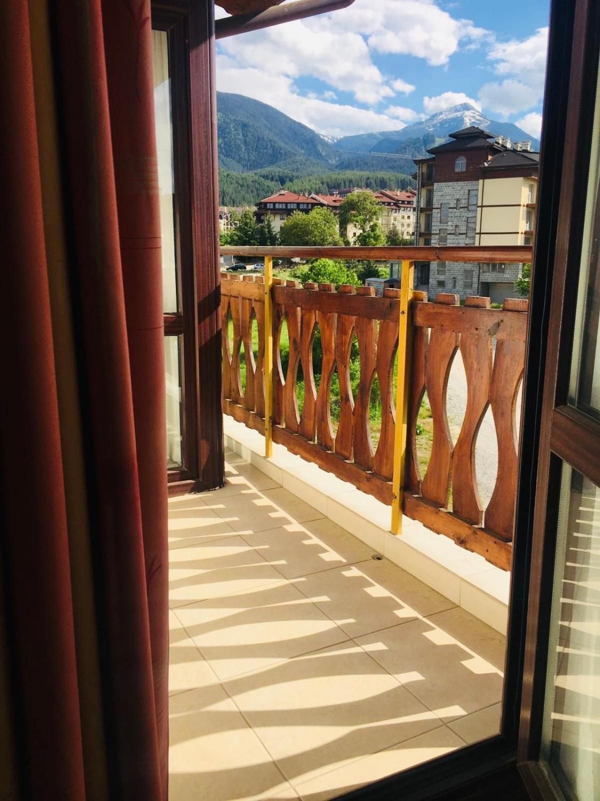 Two-Bedroom Apartment with Mountain View