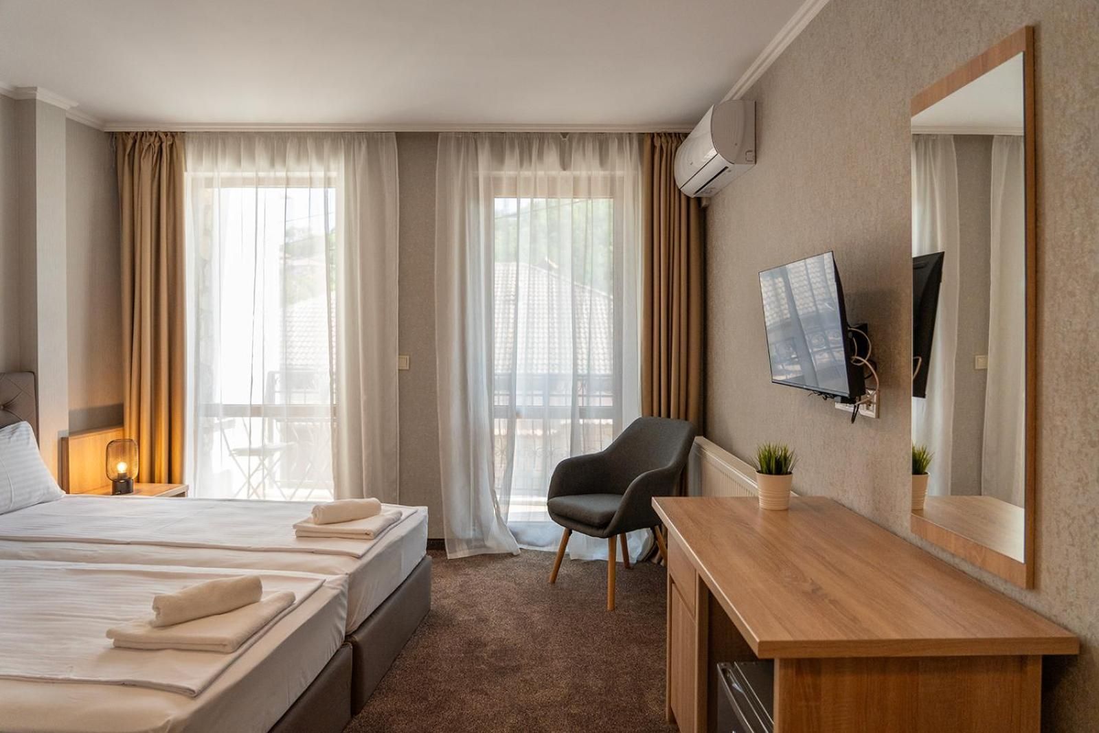 Double or Twin Room with Terrace