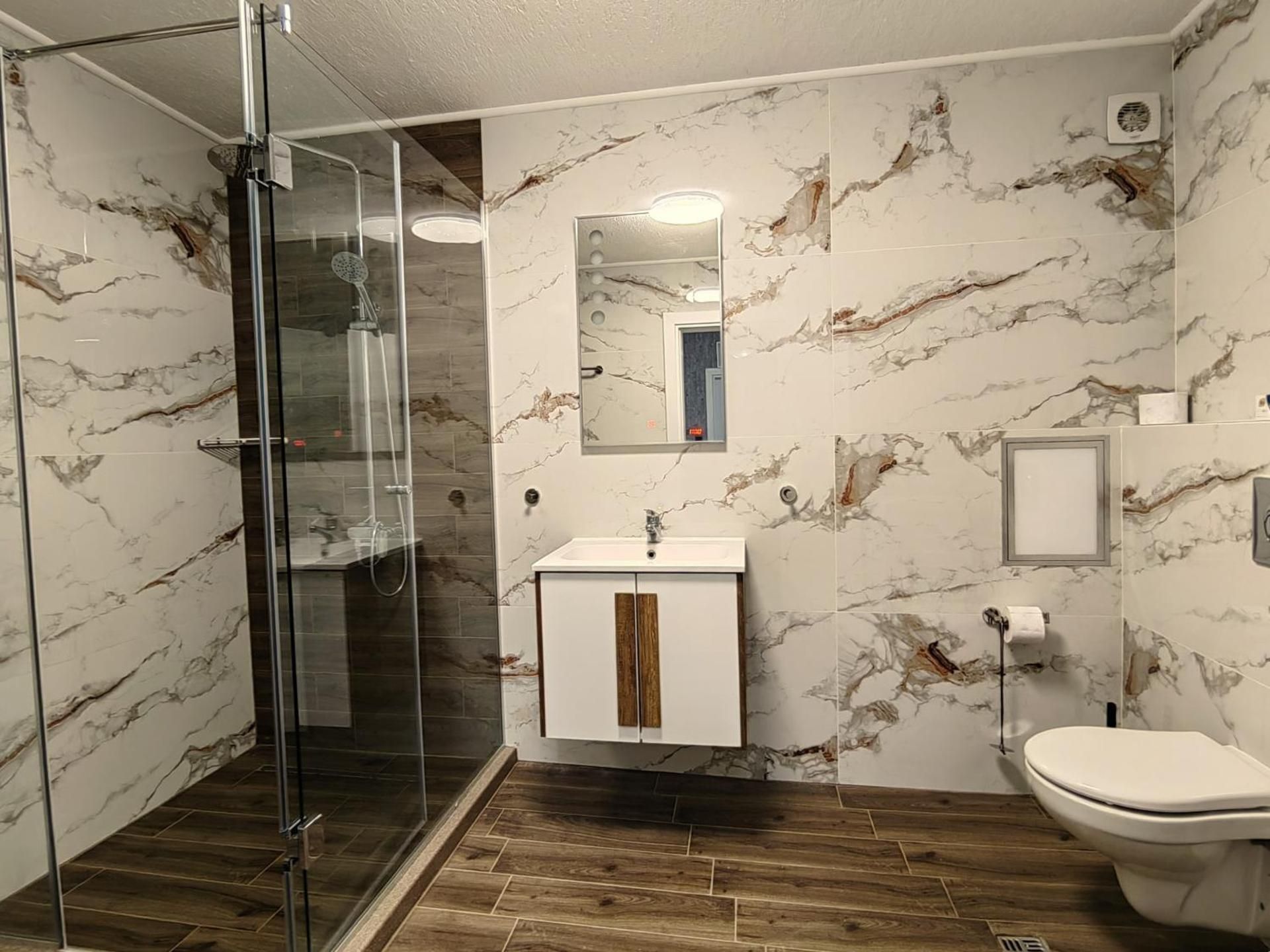 One-Bedroom Deluxe Apartment