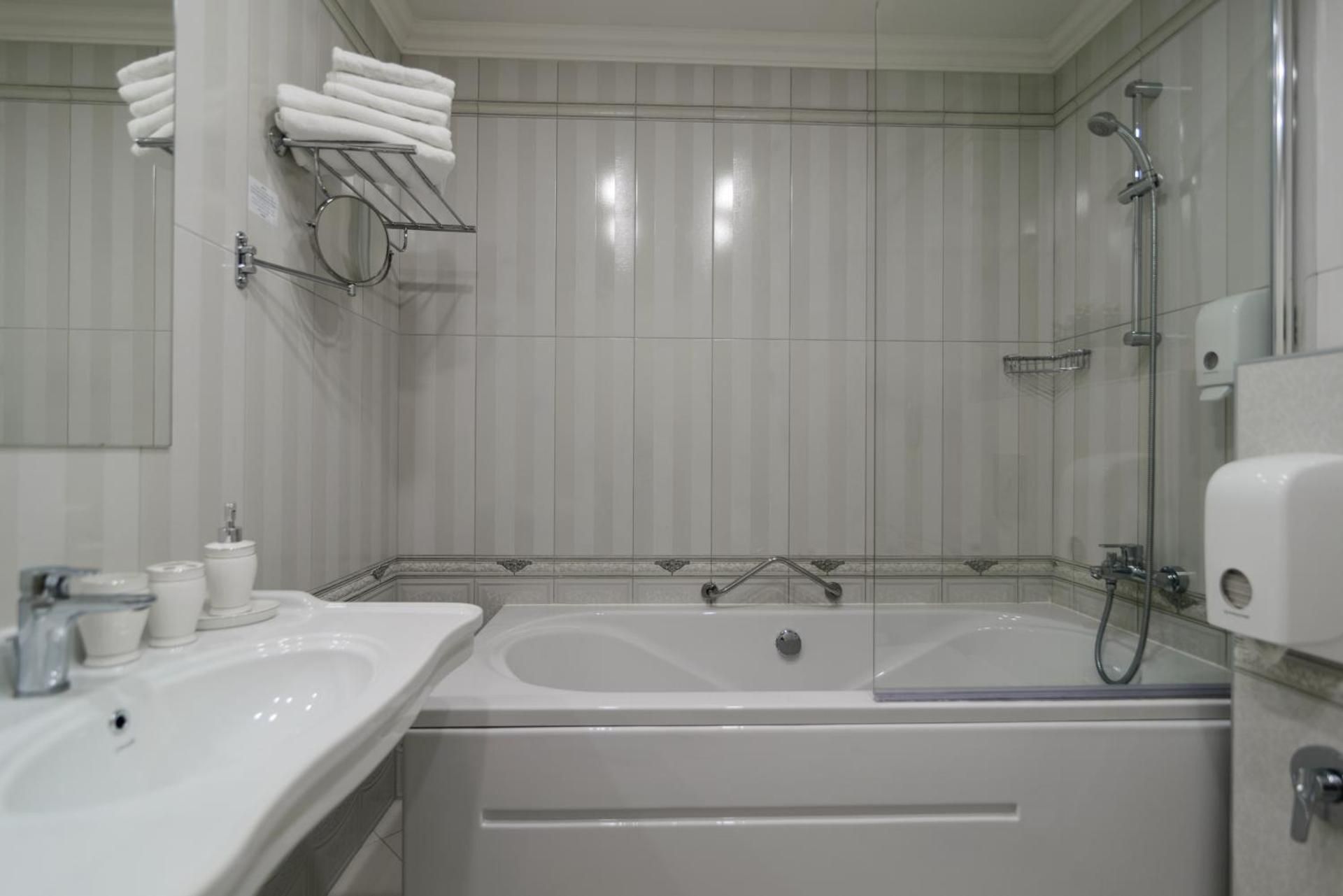 One-Bedroom Apartment with Sea View (2 Adults + 2 Children)