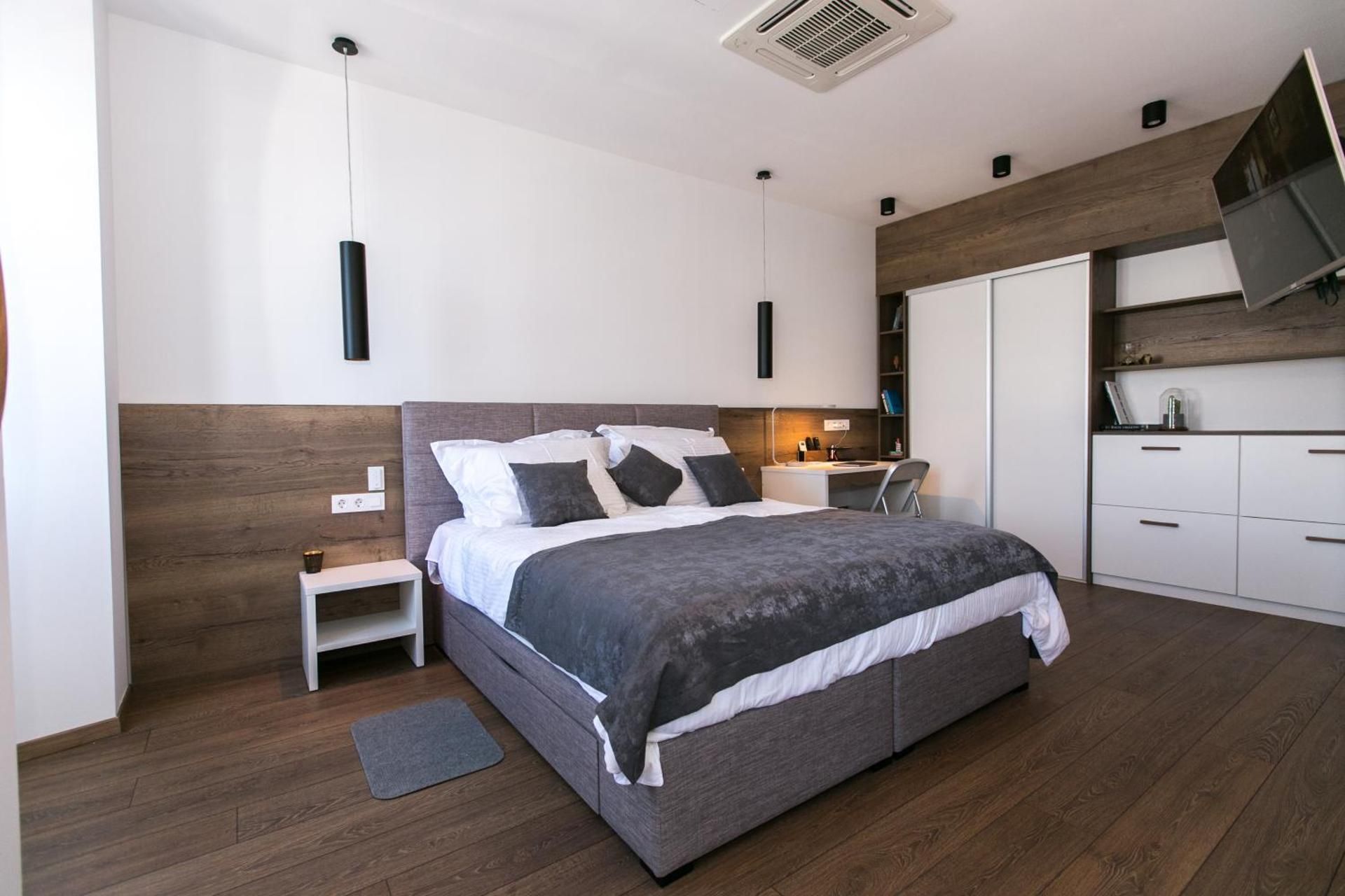 Superior One-Bedroom Apartment with Sea View