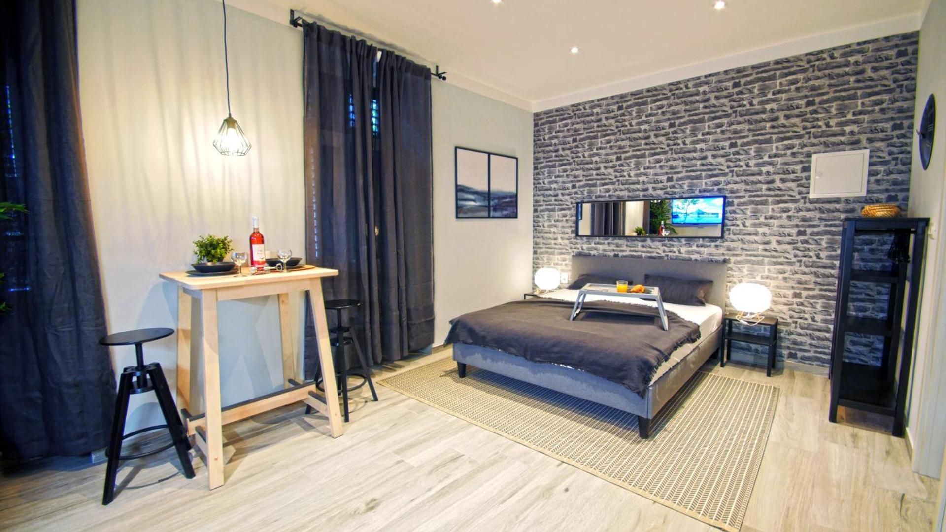 Studio Apartment
