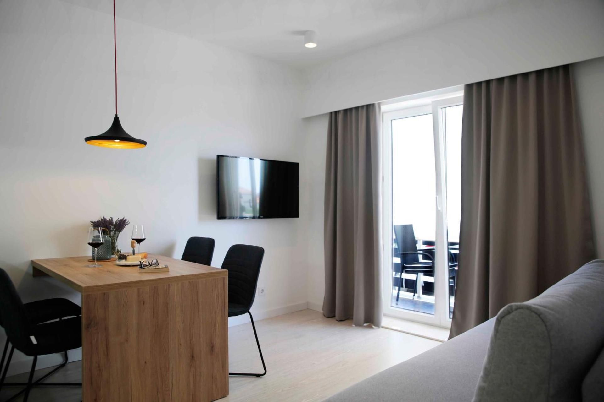 One-Bedroom Deluxe Apartment
