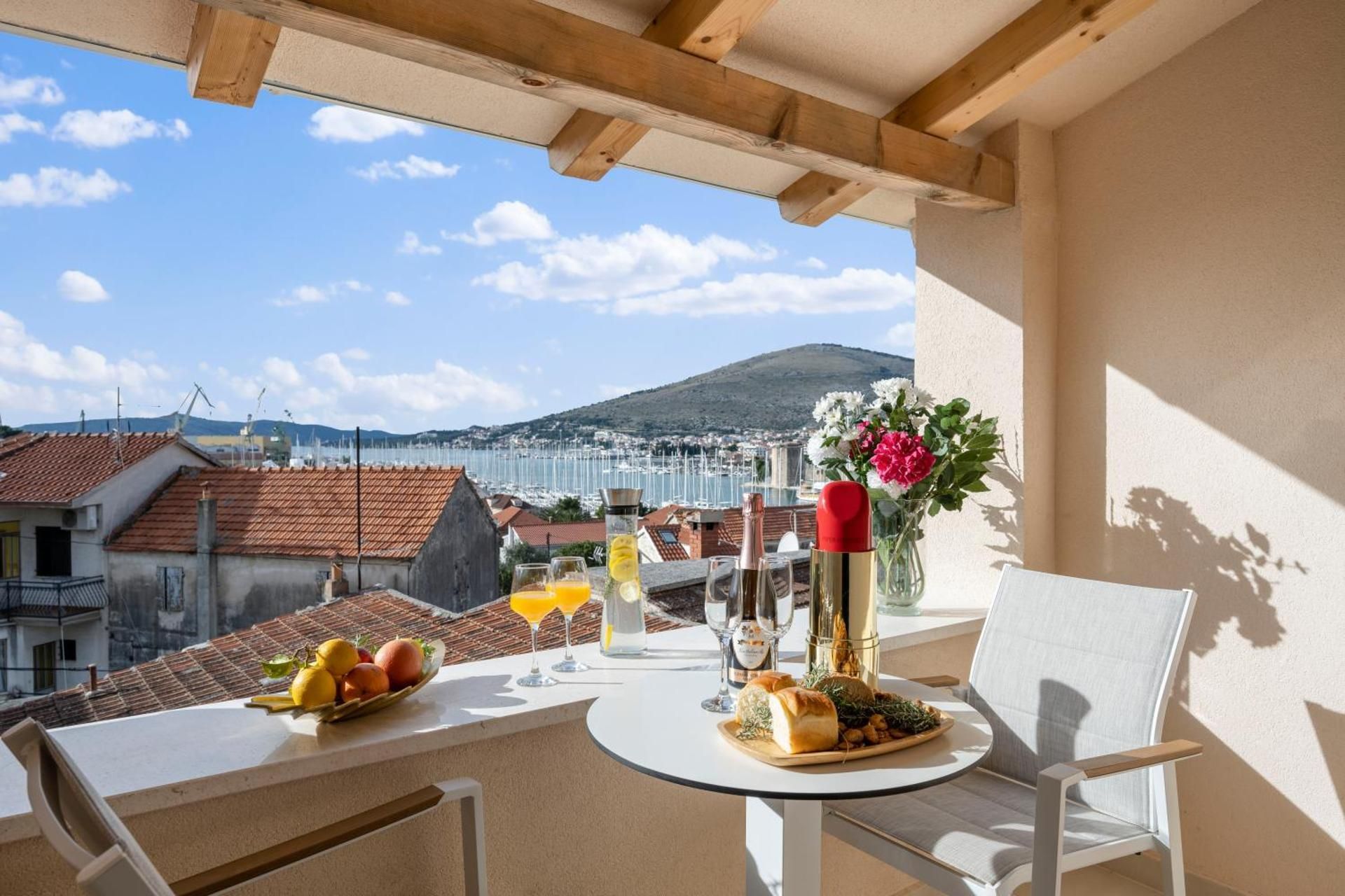 Apartment with Balcony
