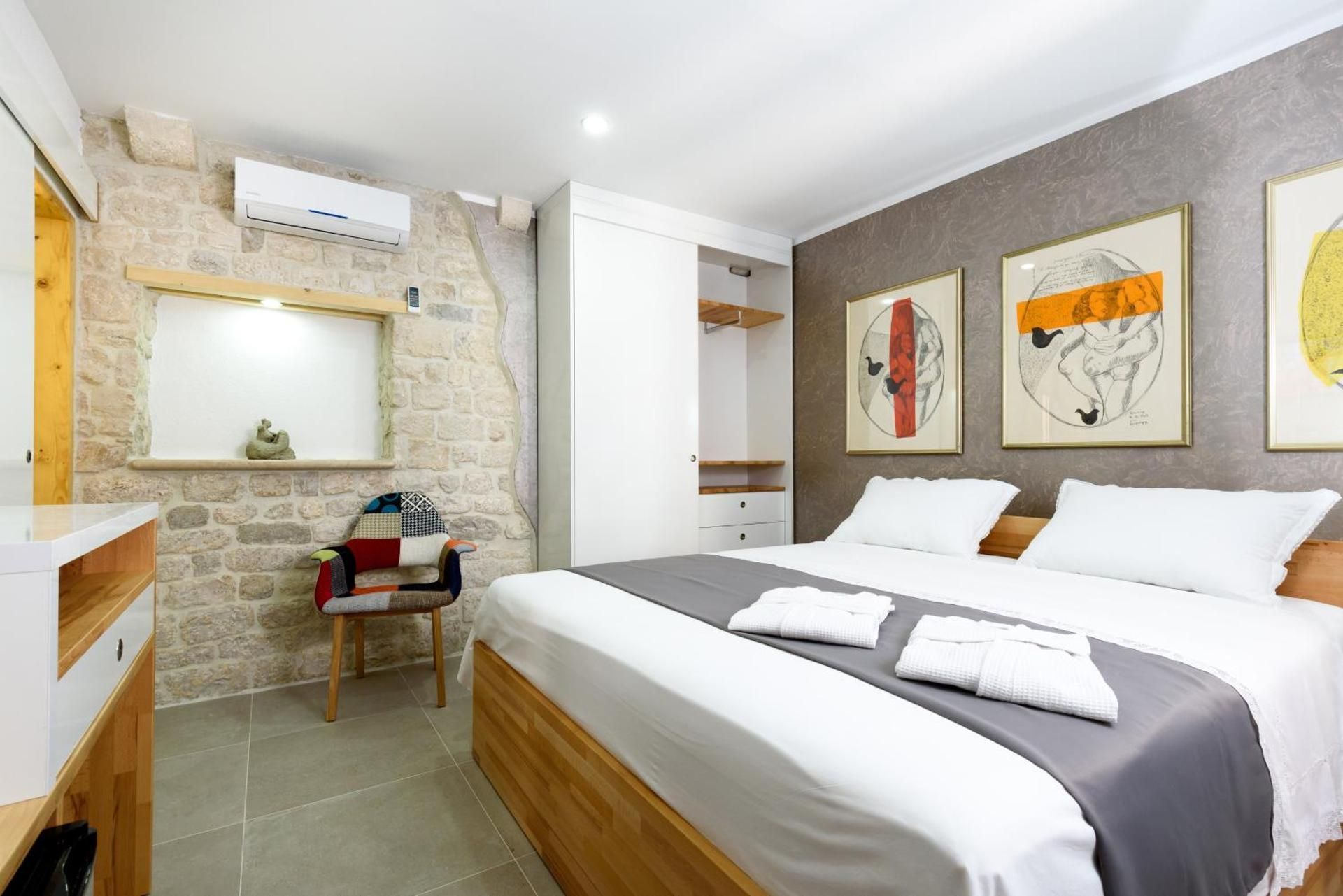 Deluxe Queen Room