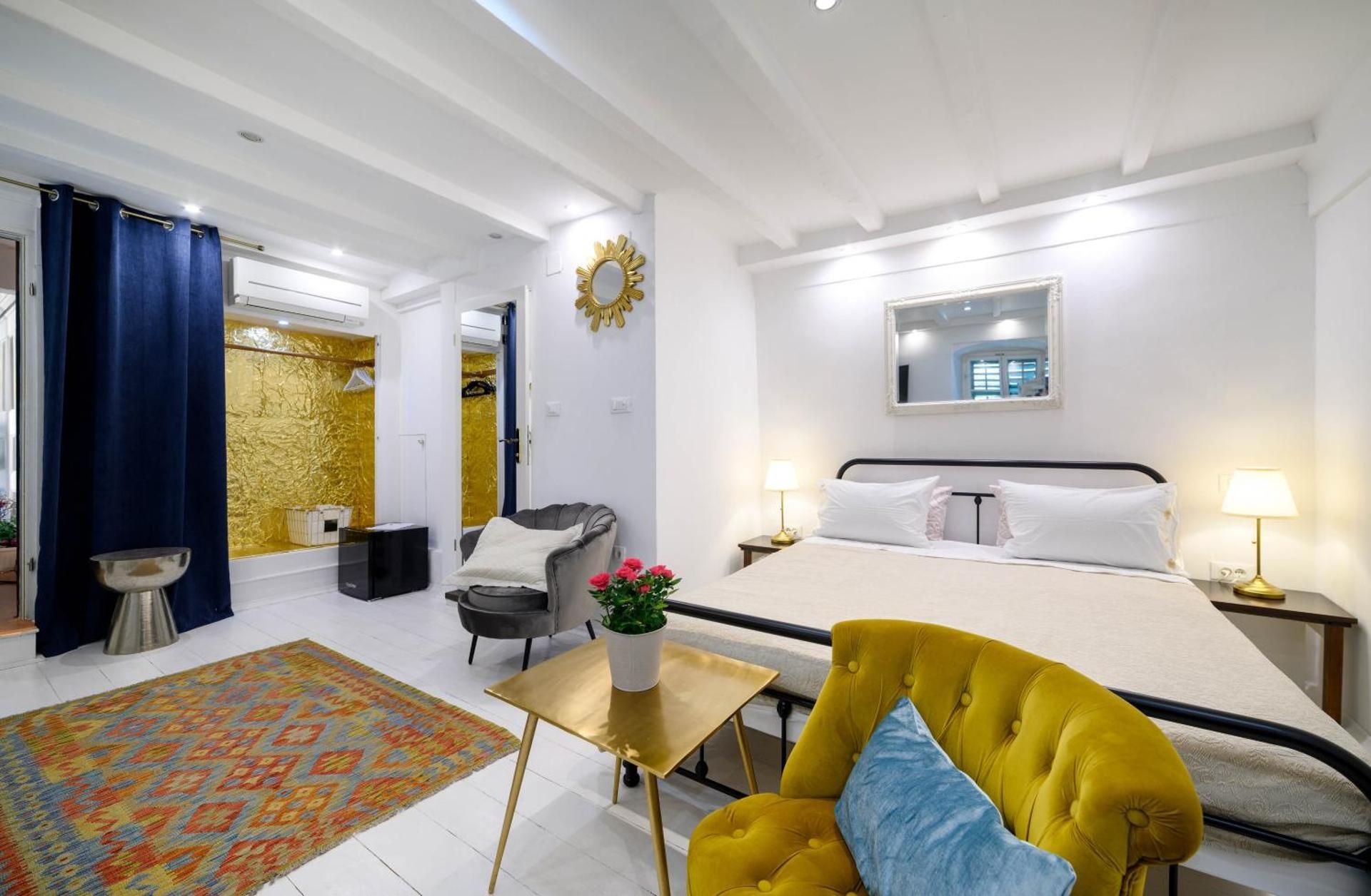 Deluxe Queen Room