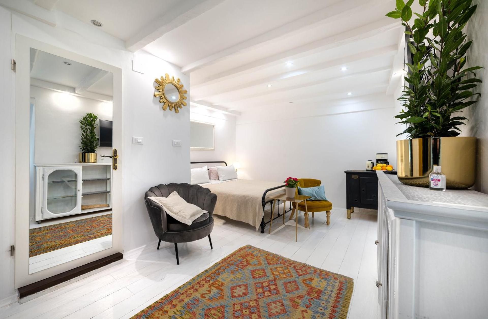 Deluxe Queen Room