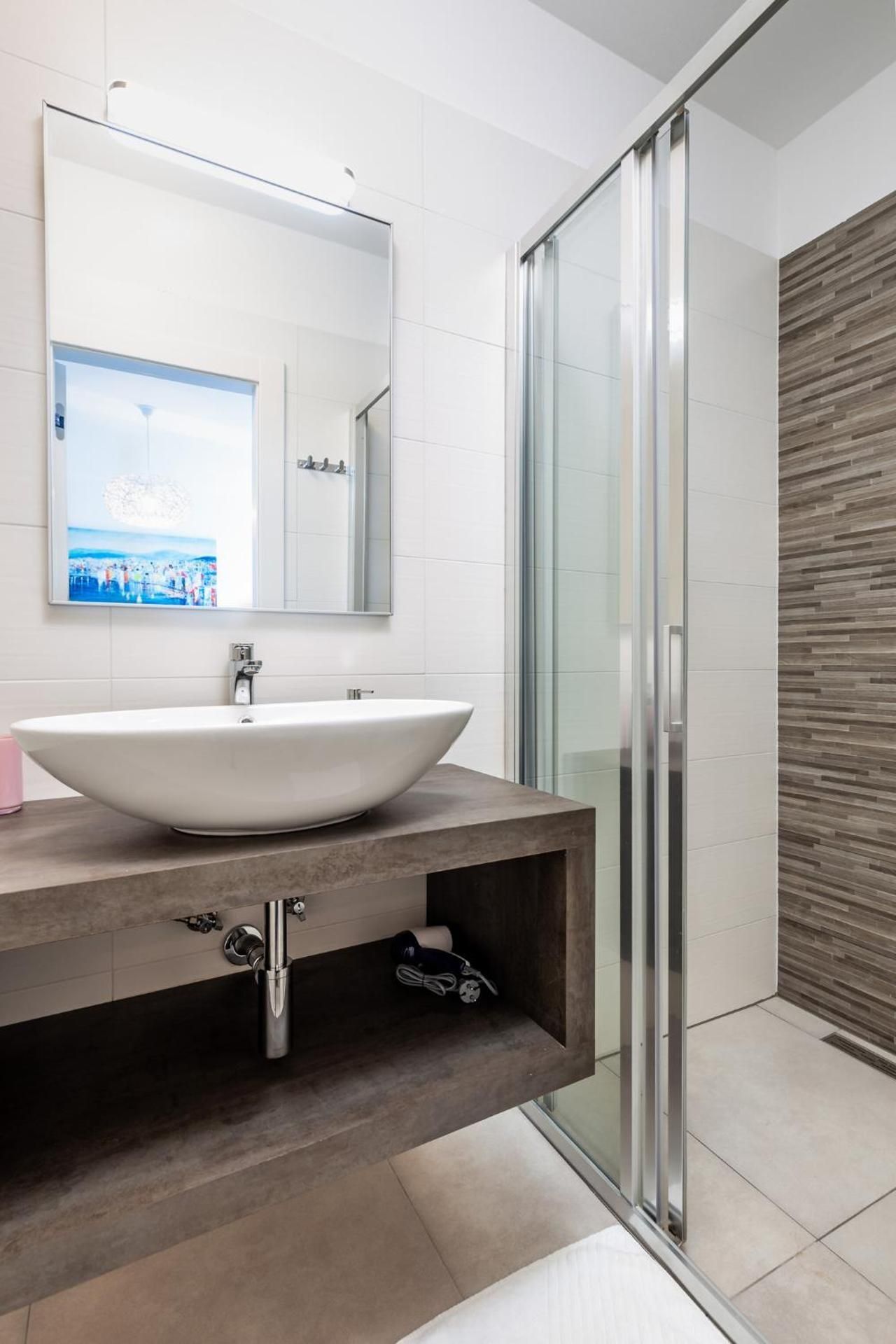 Deluxe Two-Bedroom Apartment with Hot Tub