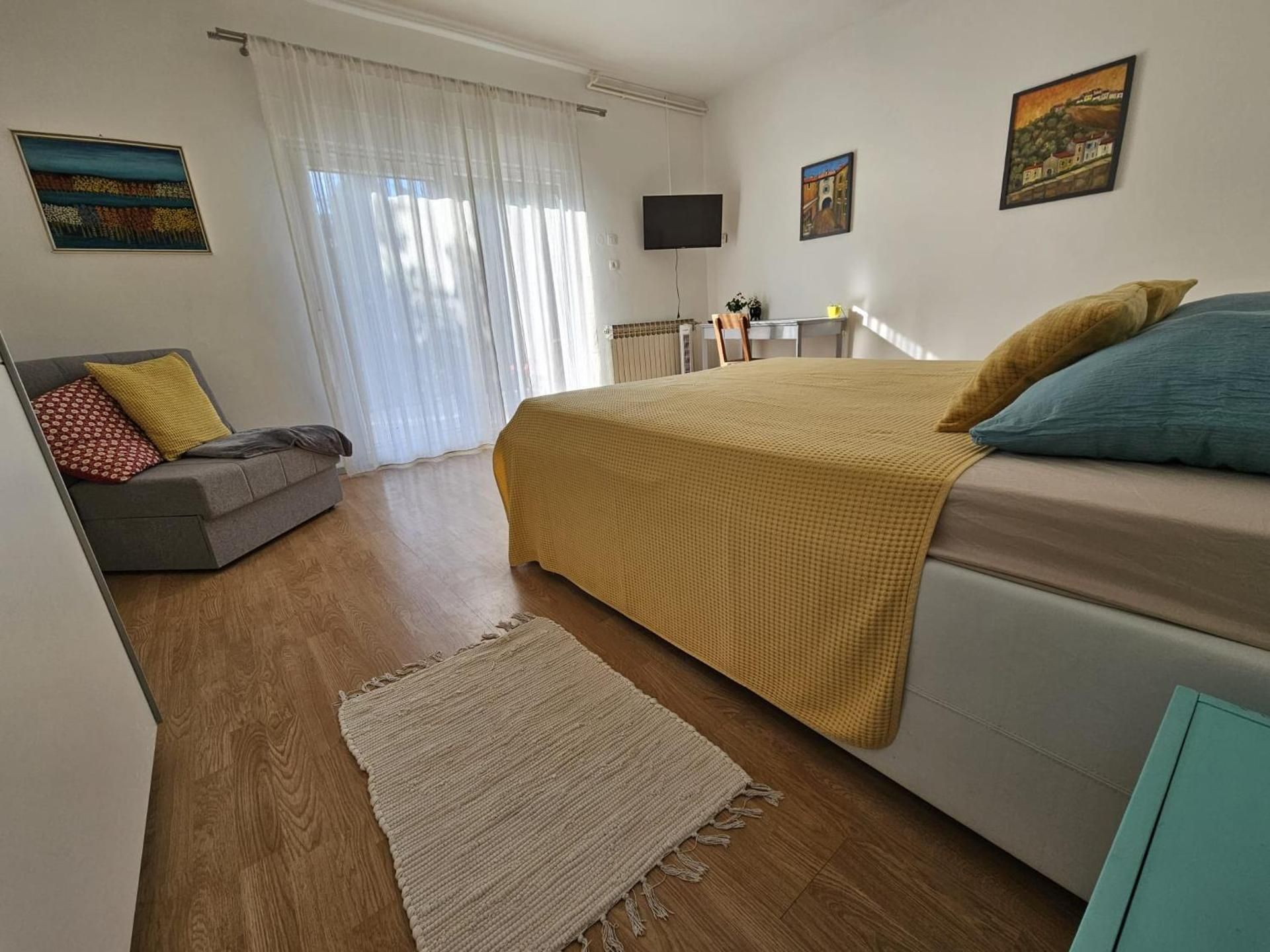 Studio Apartment
