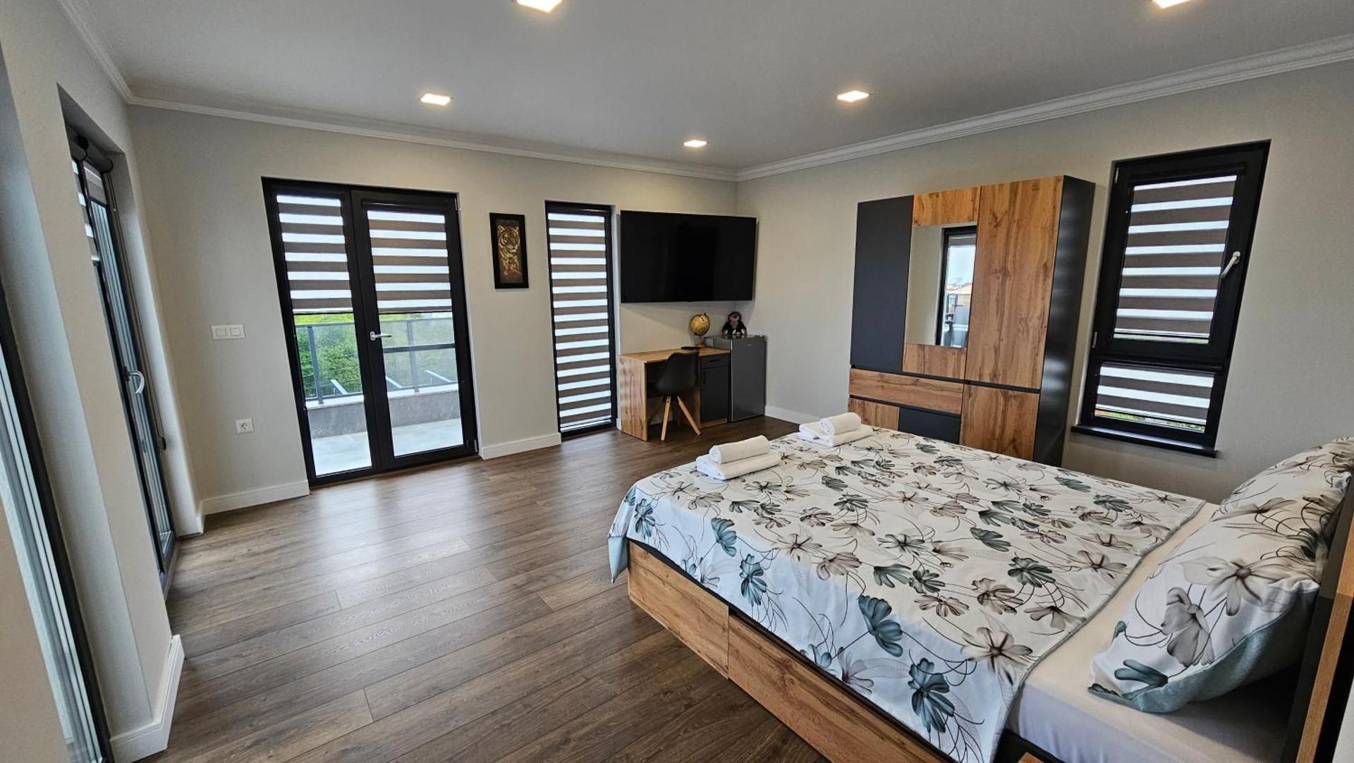 Deluxe Queen Room
