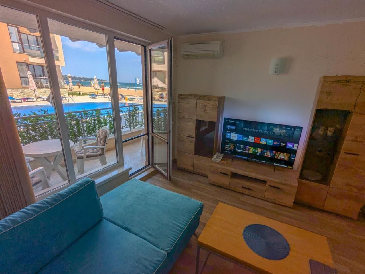 shared lounge/tv area