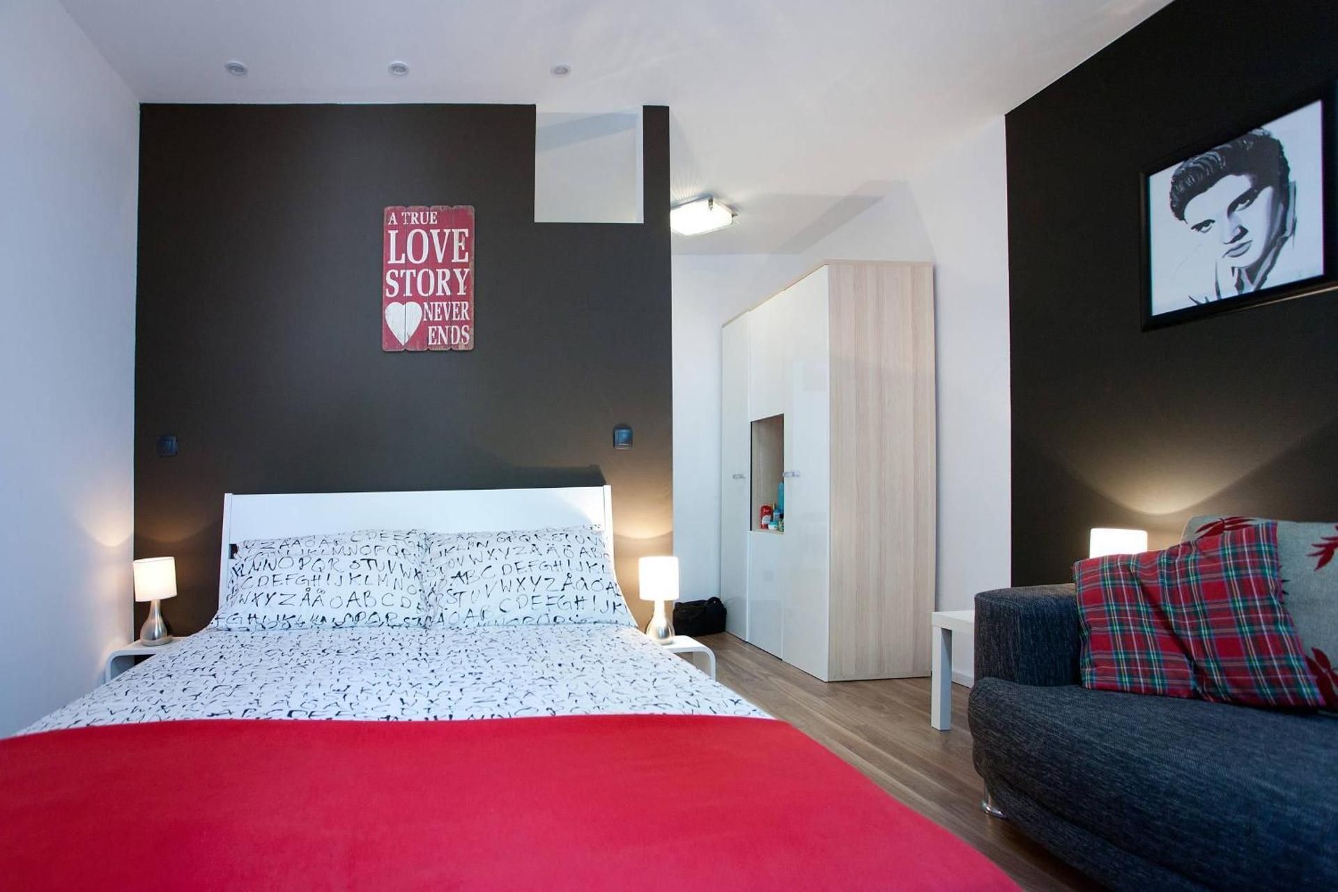 One-Bedroom Apartment