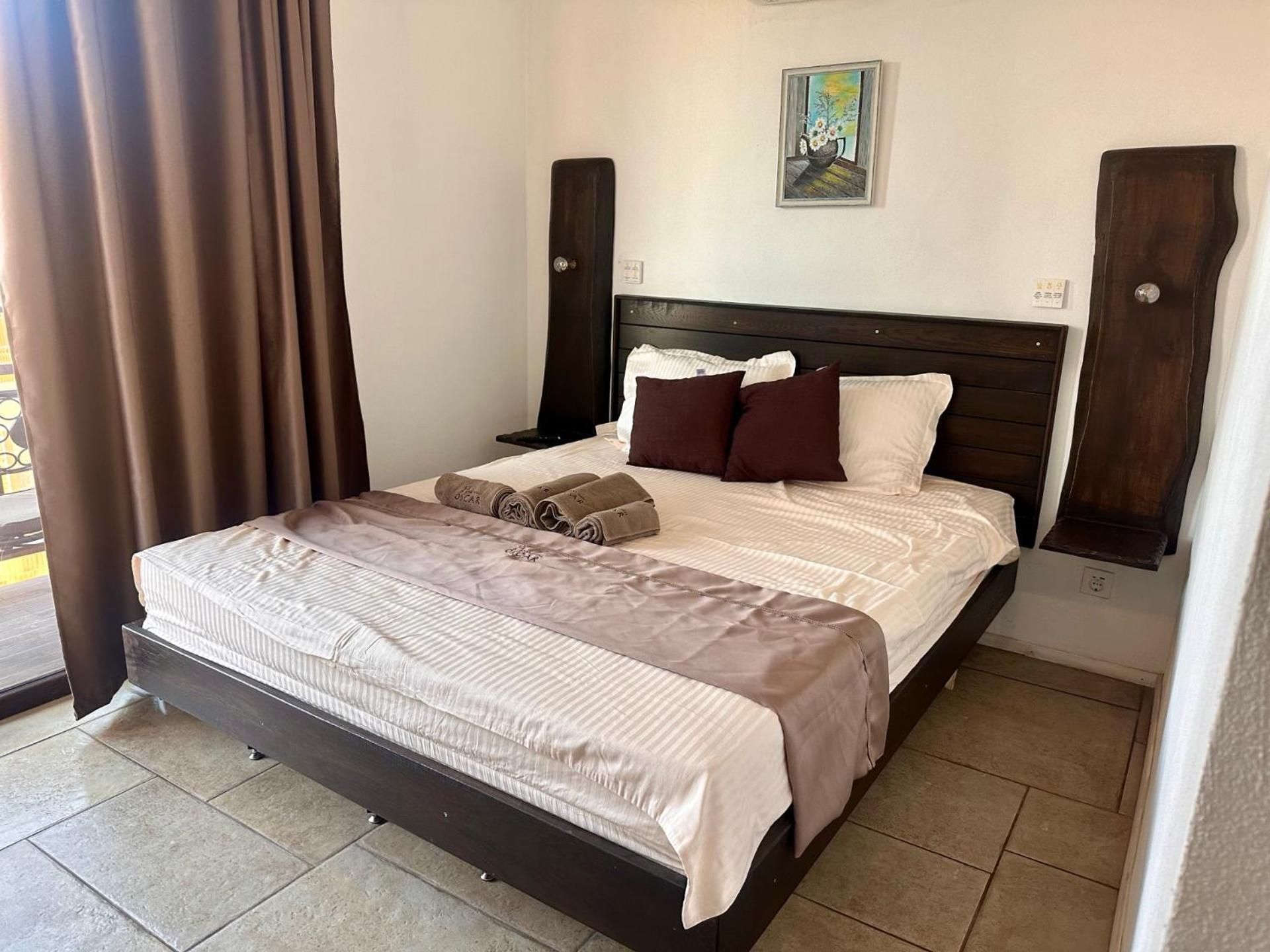 Deluxe Double Room with Side Sea View