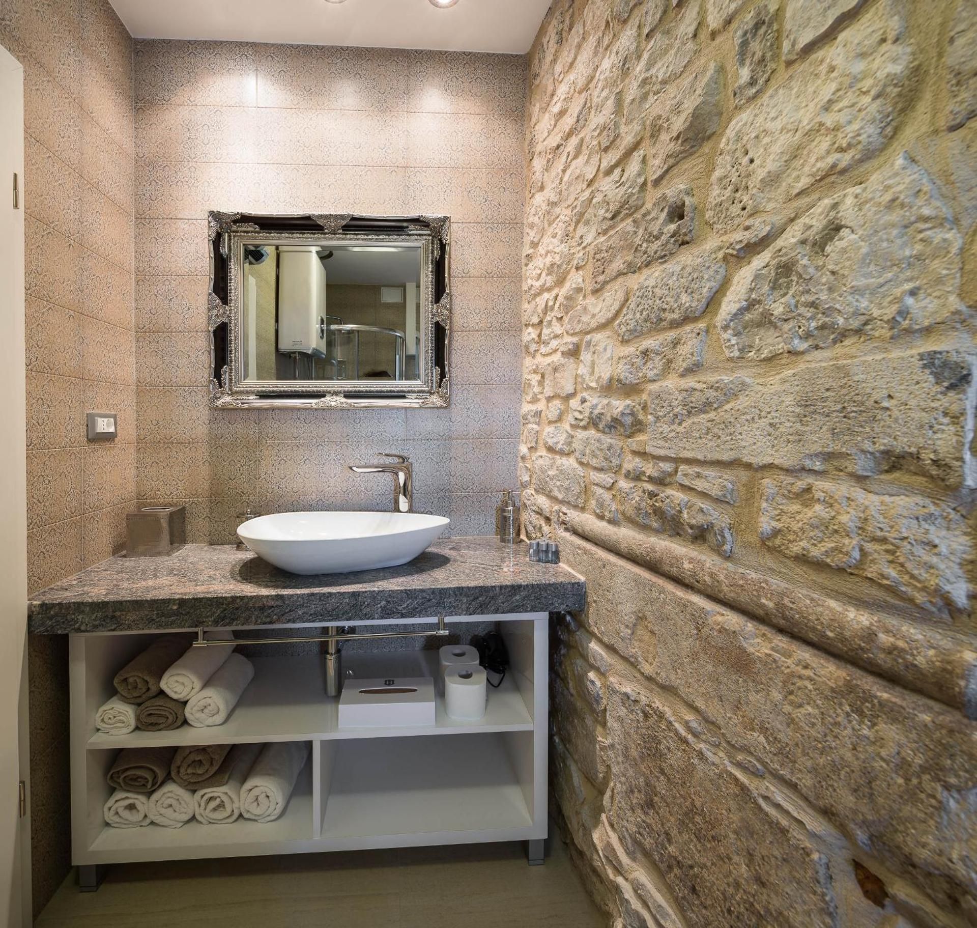 Guest House Imperial Deluxe Double Room with Sea View 3