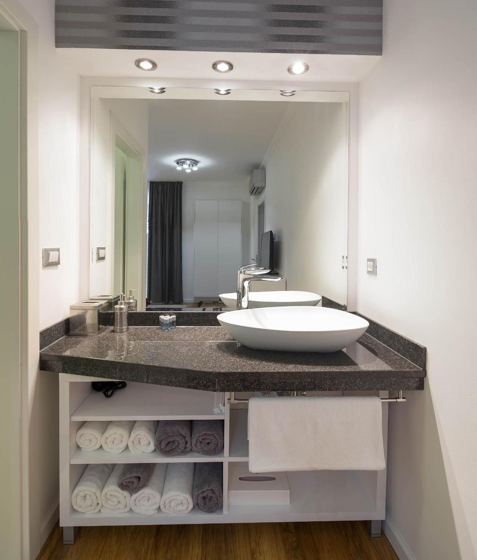 Guest House Imperial Apartment with Sea View 2