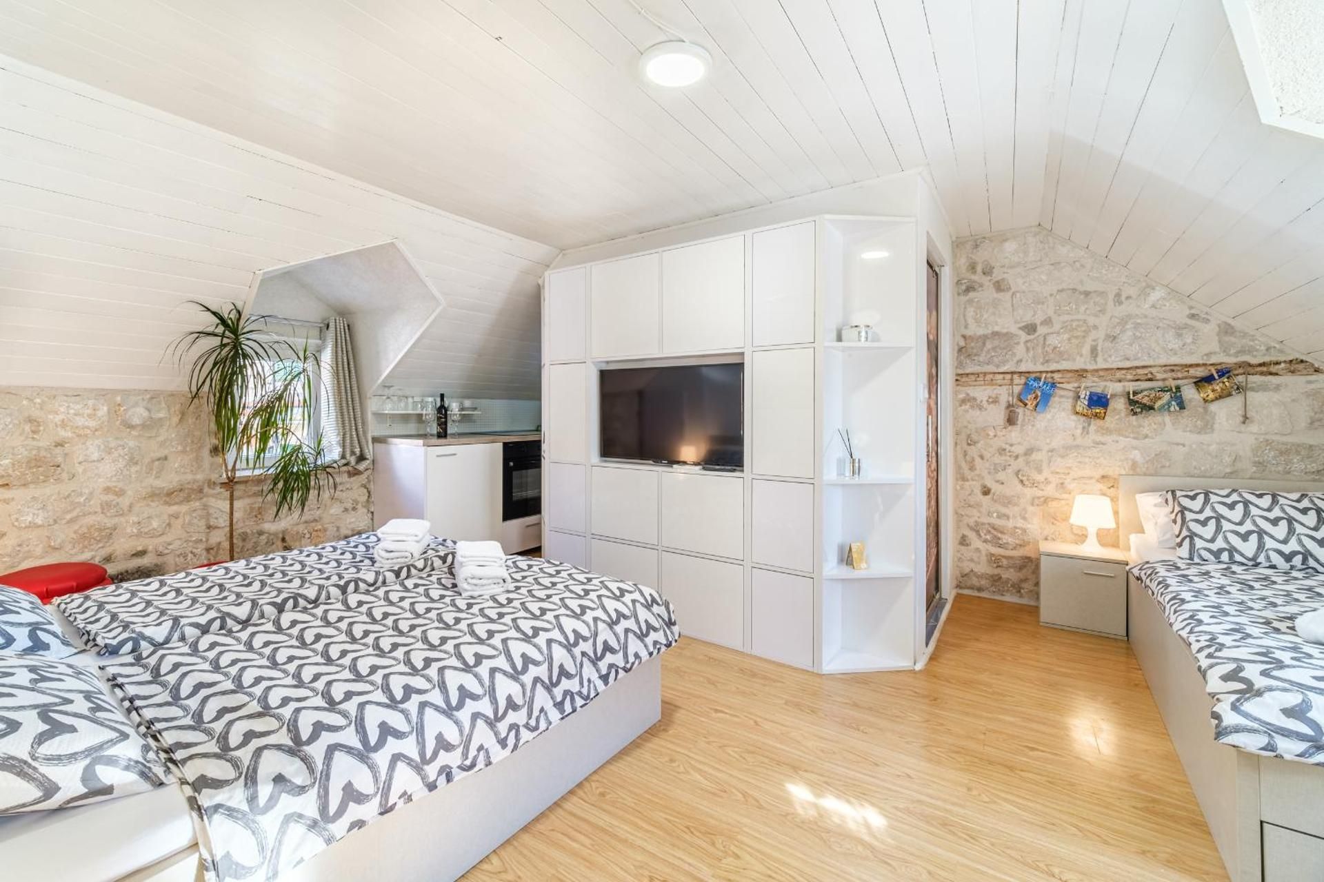 Sv.Duje Apartments Deluxe Double Studio 2