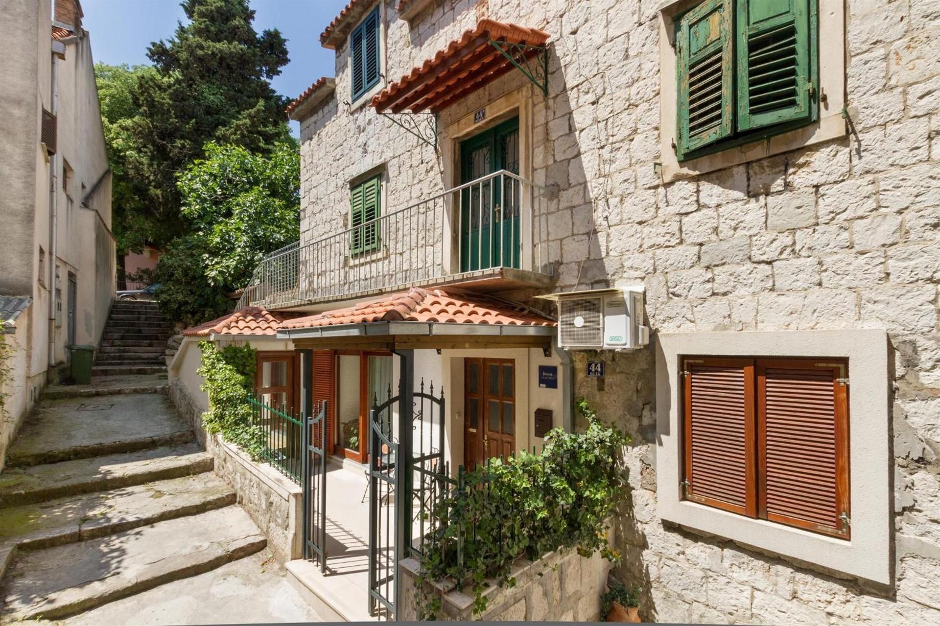 Apartments Varos